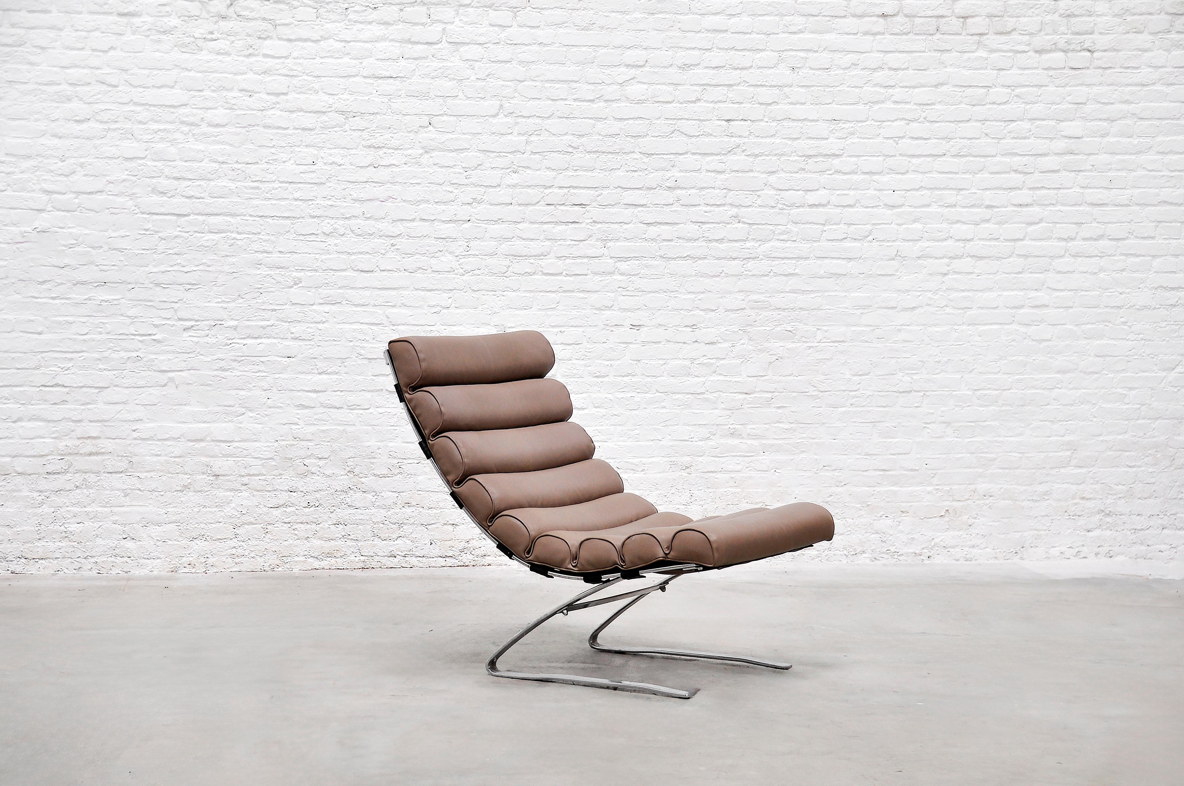 This 1960's lounge chair embodies the sleek, futuristic aesthetics of space-age design. Upholstered in premium grey eco-leather, it features a sculptural, ergonomic form that offers both visual appeal and exceptional comfort. The curved, segmented