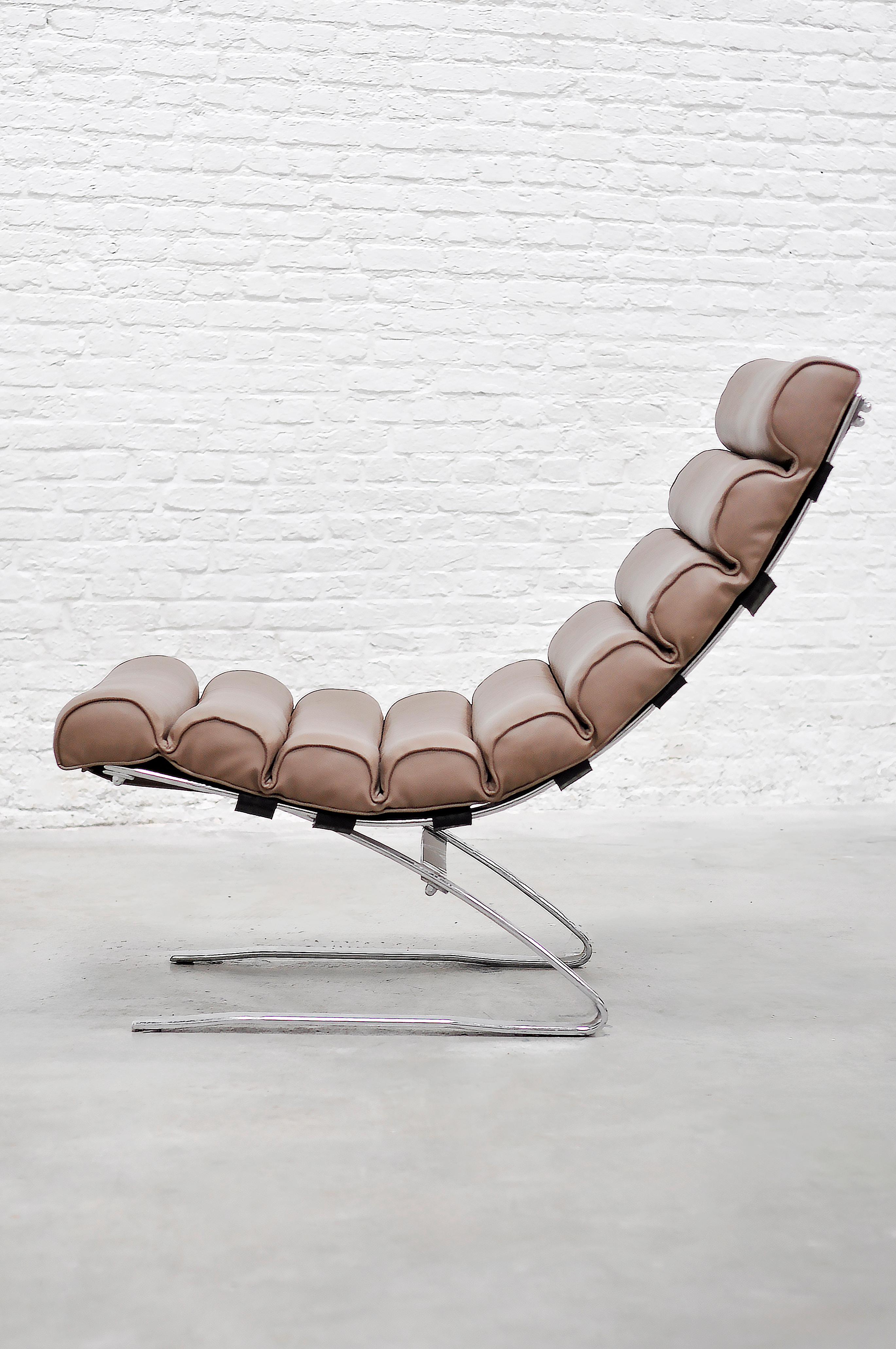 Space Age Leather Cantilever Lounge Chair, 1960's In Good Condition For Sale In Antwerp, Antwerp