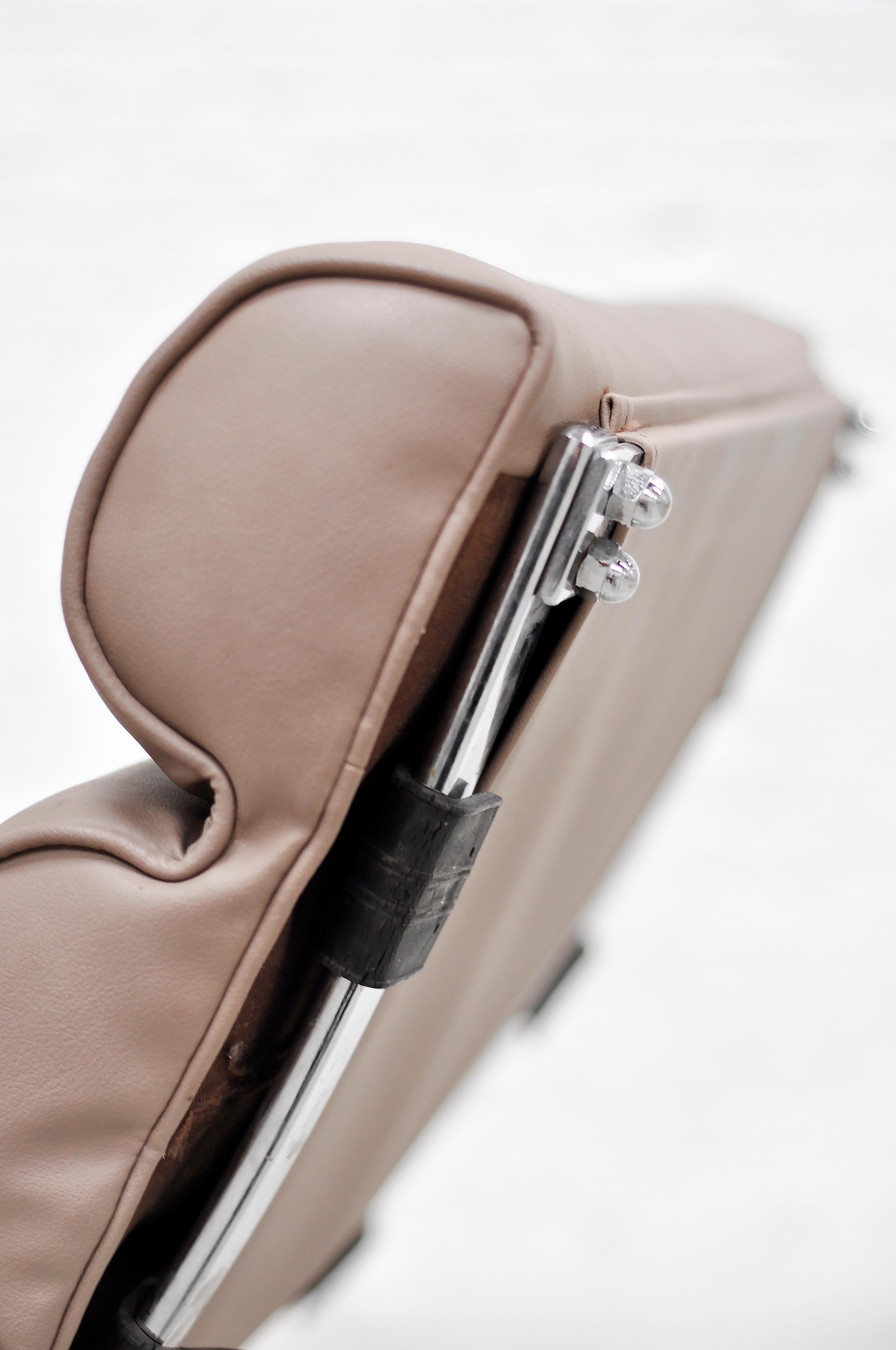Space Age Leather Cantilever Lounge Chair, 1960's For Sale 2