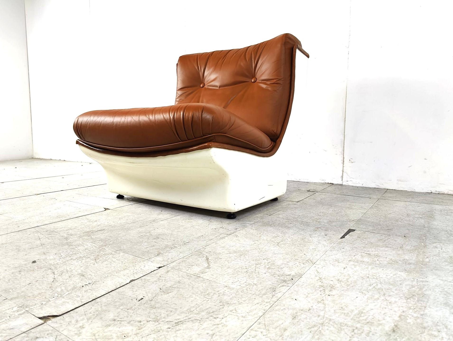 Space age leather lounge chair by Airborne international, 1970s For Sale 3