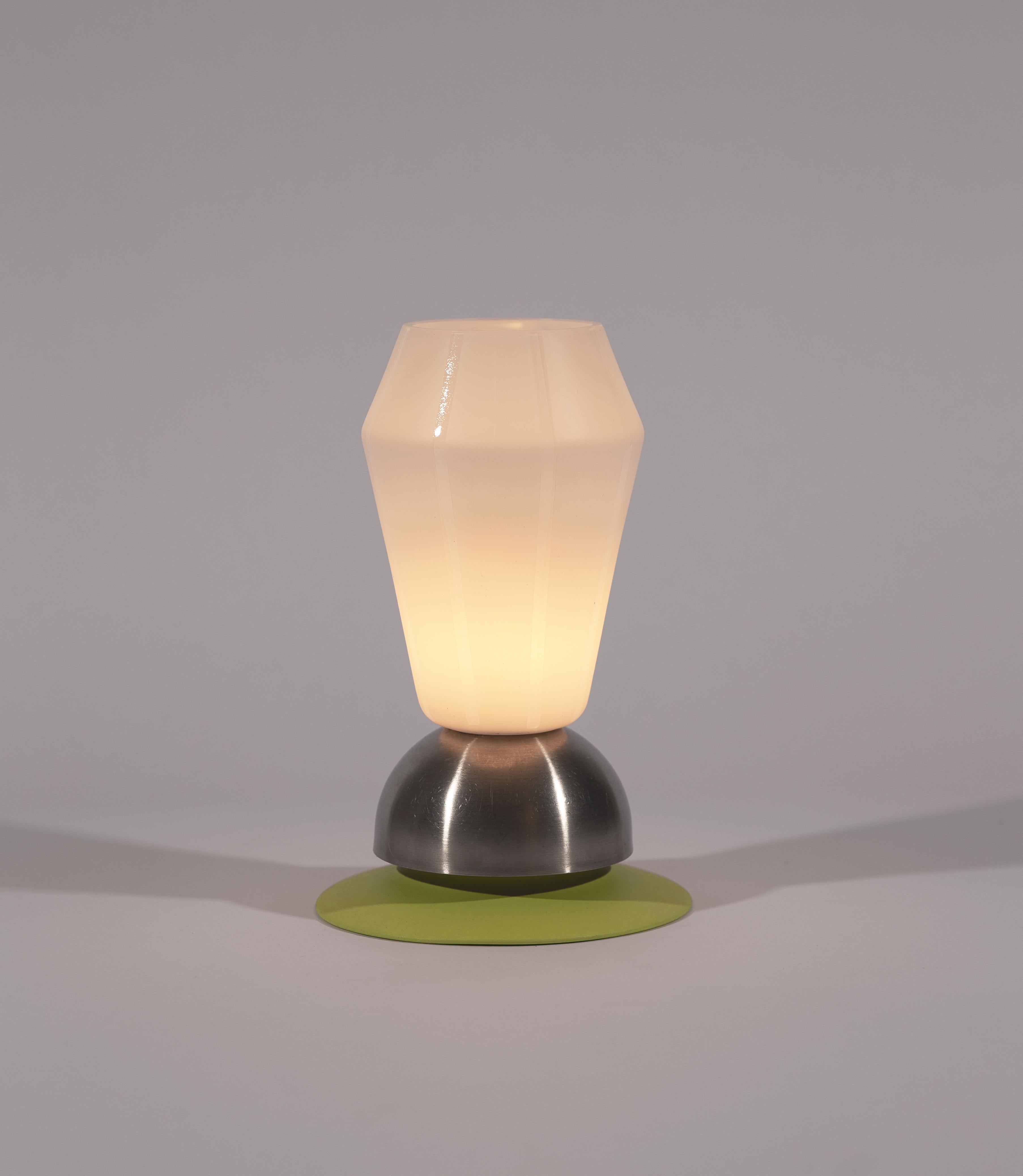 Ère spatiale Lampe de bureau contemporaine vert citron de l'ère spatiale par Nusprodukt en vente