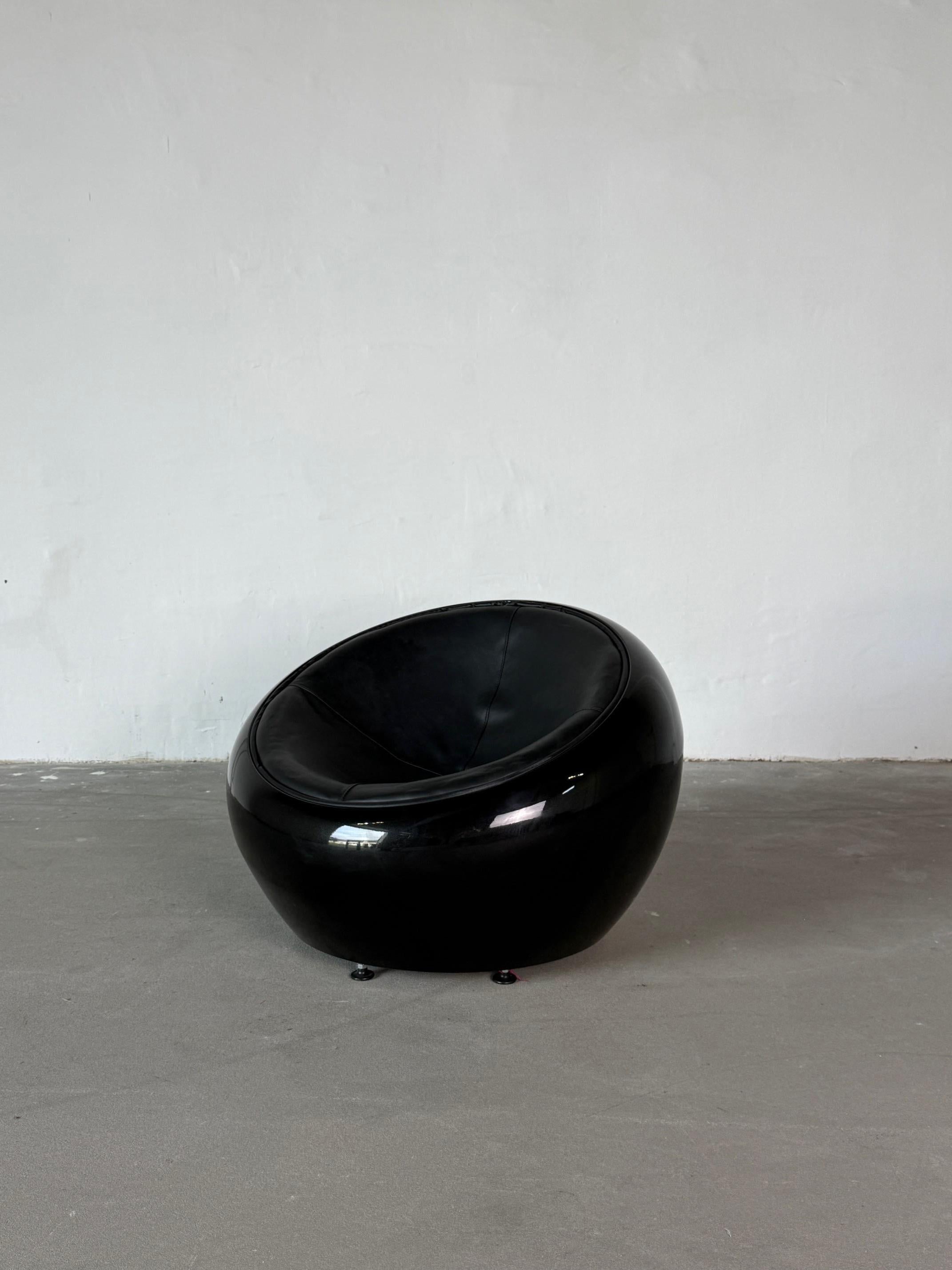 Organic Modern Contemporary Cloud-Form Coffee Table with Epoxy Resin Spheres and Tempered Glass For Sale