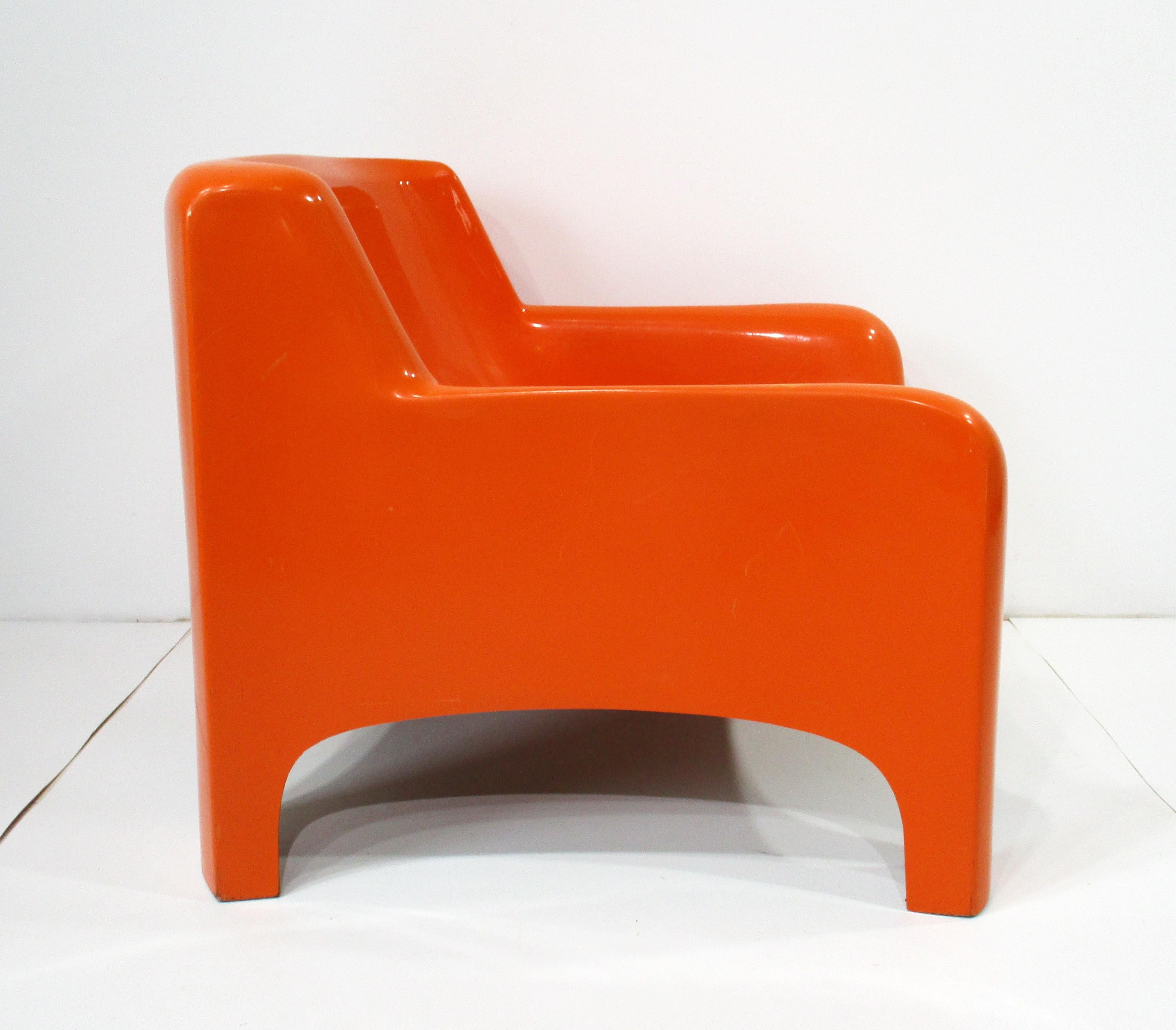 Vico Magistretti styled Space Age Lounge Chair Italy In Good Condition For Sale In Cincinnati, OH