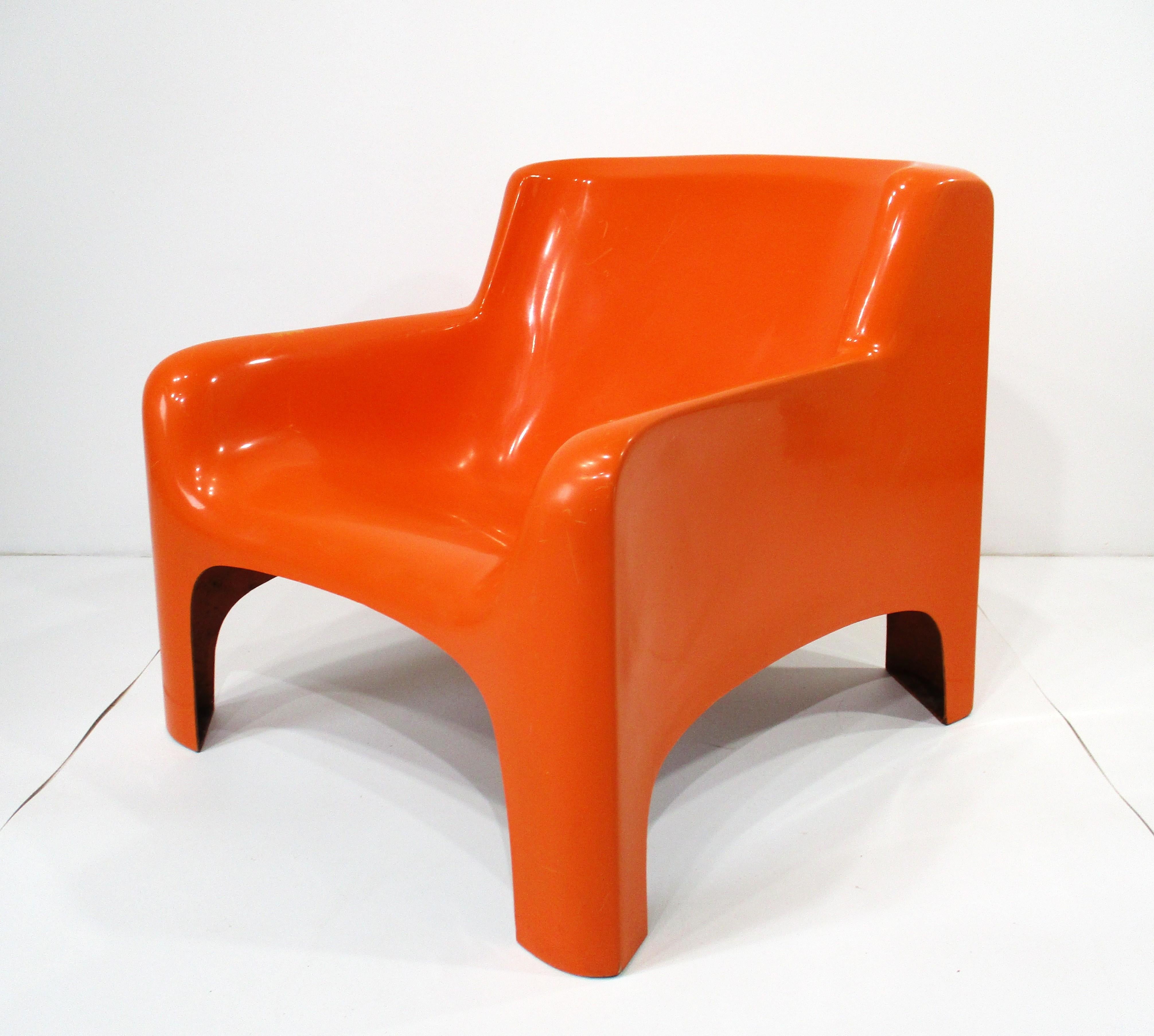 Vico Magistretti styled Space Age Lounge Chair Italy For Sale 2