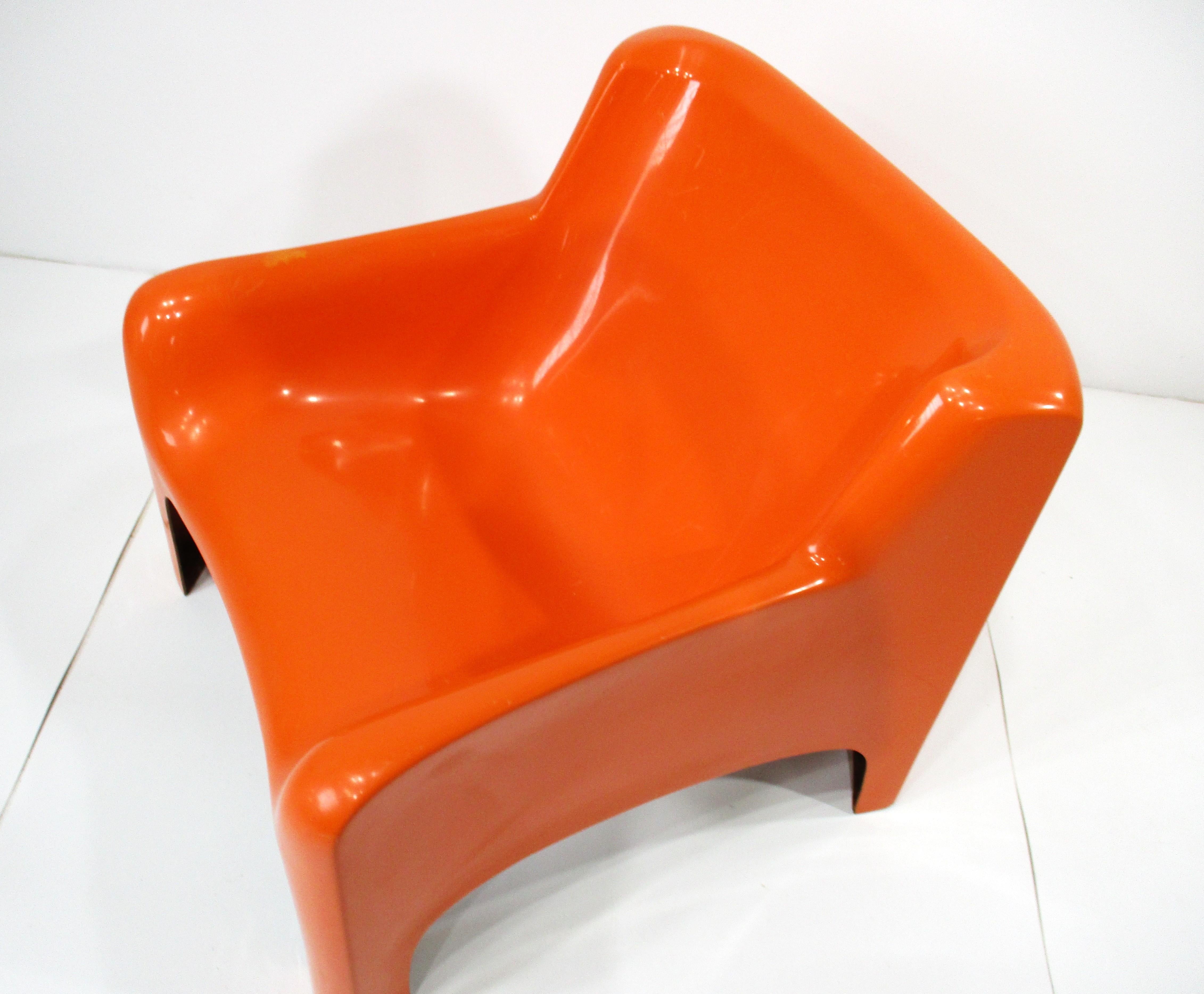 Vico Magistretti styled Space Age Lounge Chair Italy For Sale 3