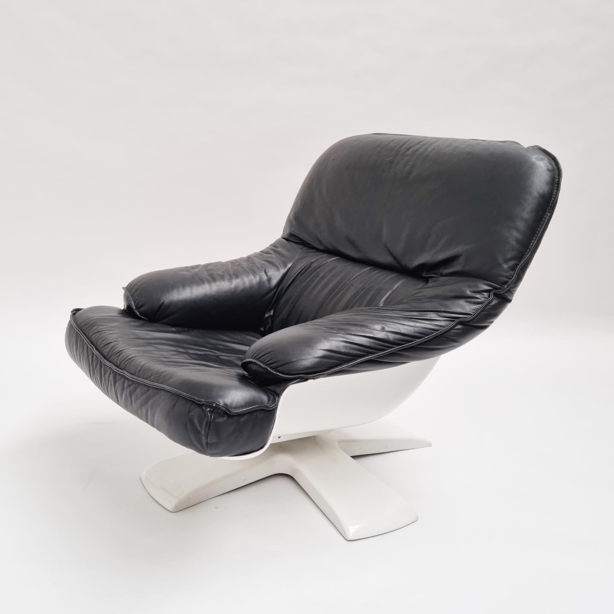 Space Age Lounge Chair In White Fiberglass Black Leather, 1970s 7