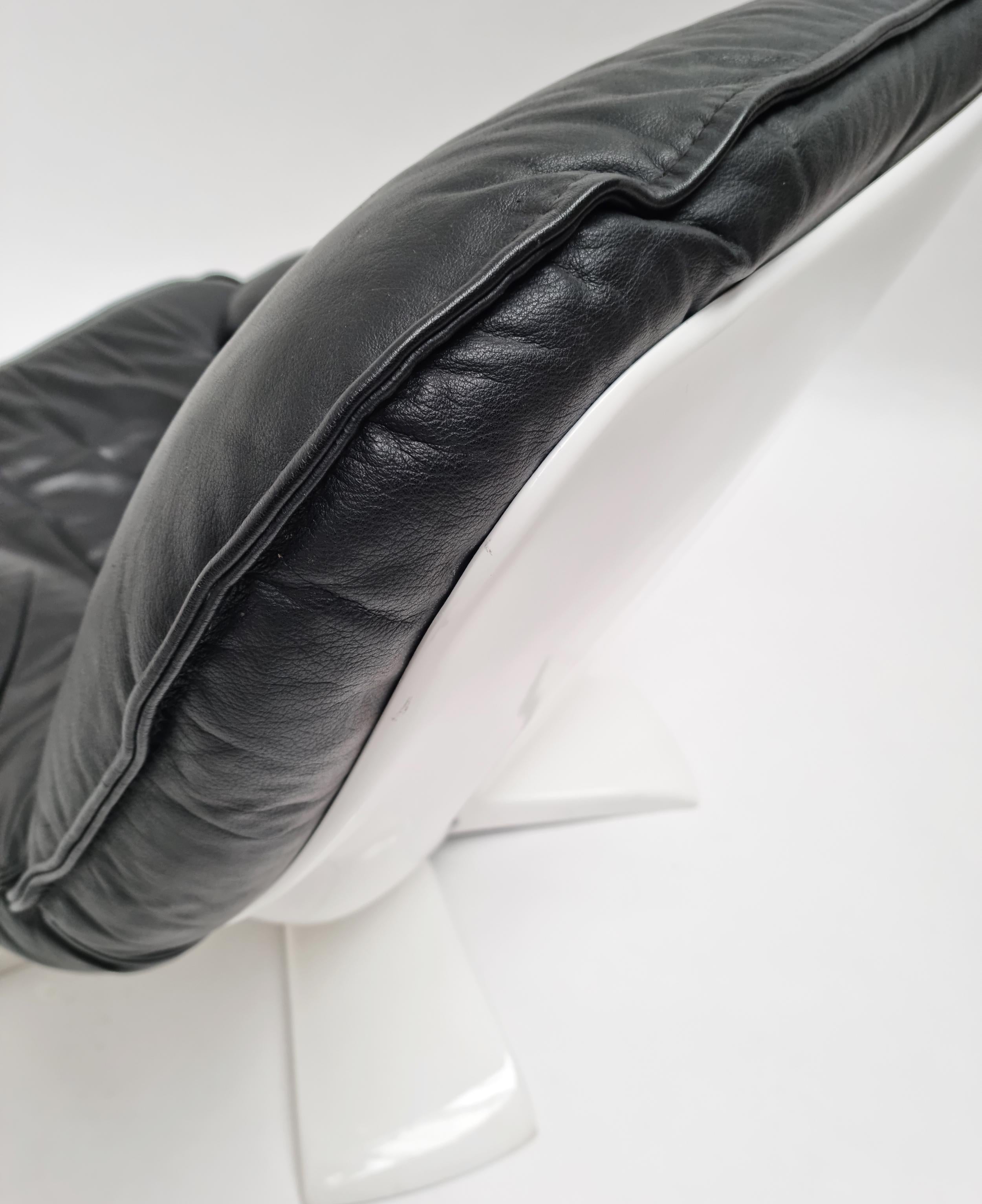 Space Age Lounge Chair In White Fiberglass Black Leather, 1970s 2