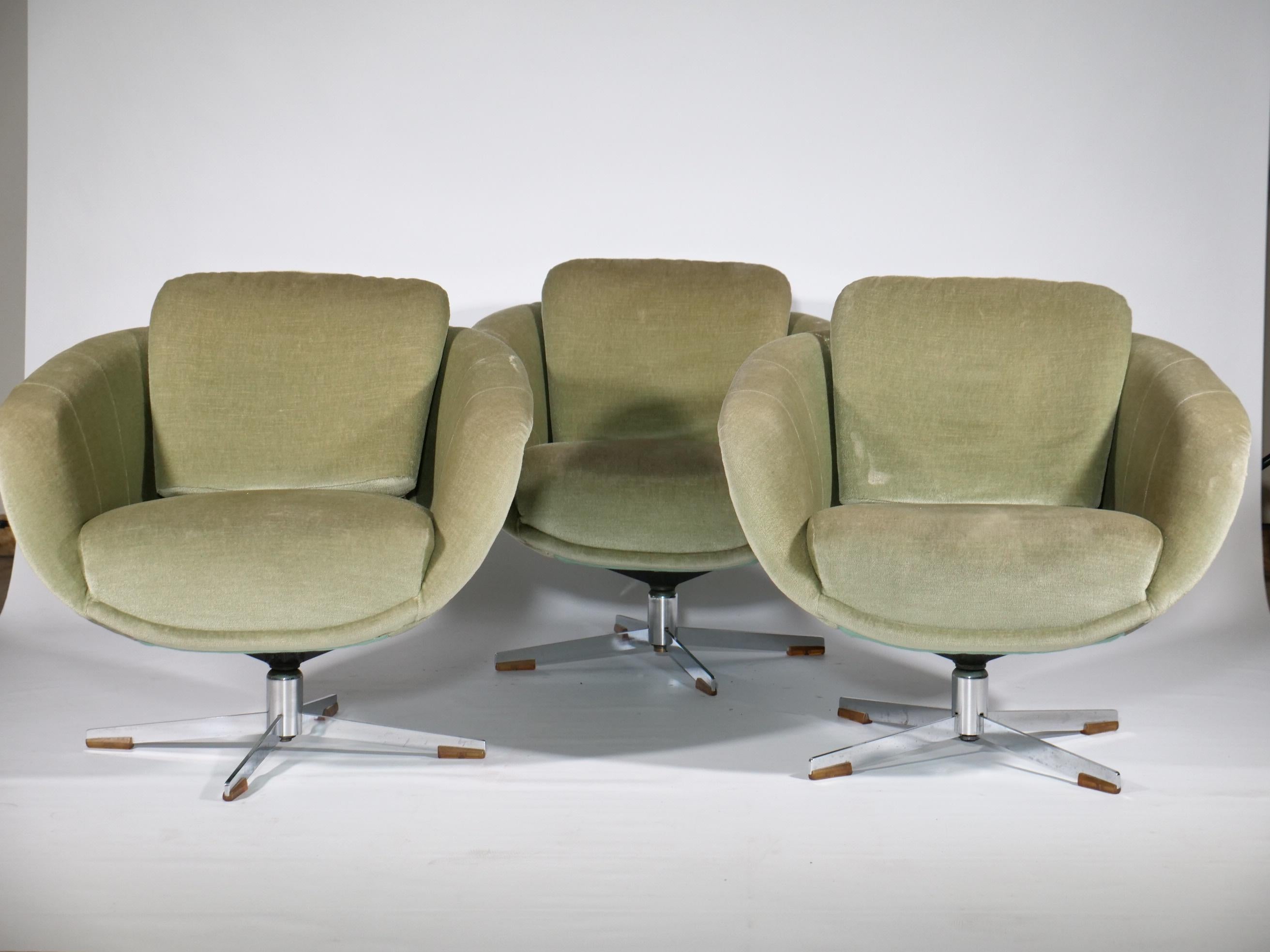 Space Age Lounge Sessel Mid Century Modern Drehsessel aus Velours 1970er For Sale 1