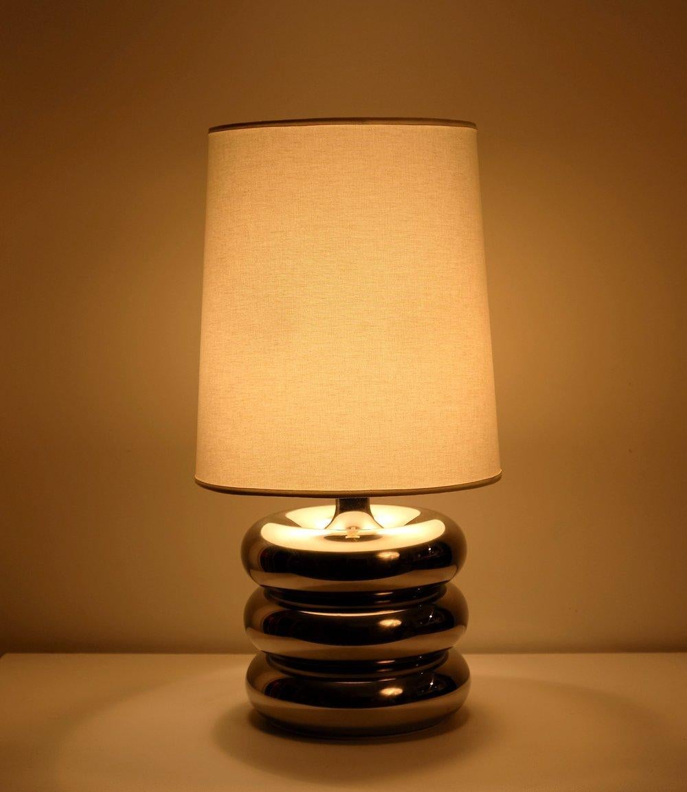 Lampe de table Luci Milano, Italie, années 1960. Ampoule à incandescence à culot moyen E-26 Edison de 60 watts recommandée ou plus si LED/CFL. 

CRÉATEUR : Luci

PÉRIODE : 1960-1969

PAYS D'ORIGINE : Italie

ETAT : BON ***à l'arrière de la lampe,