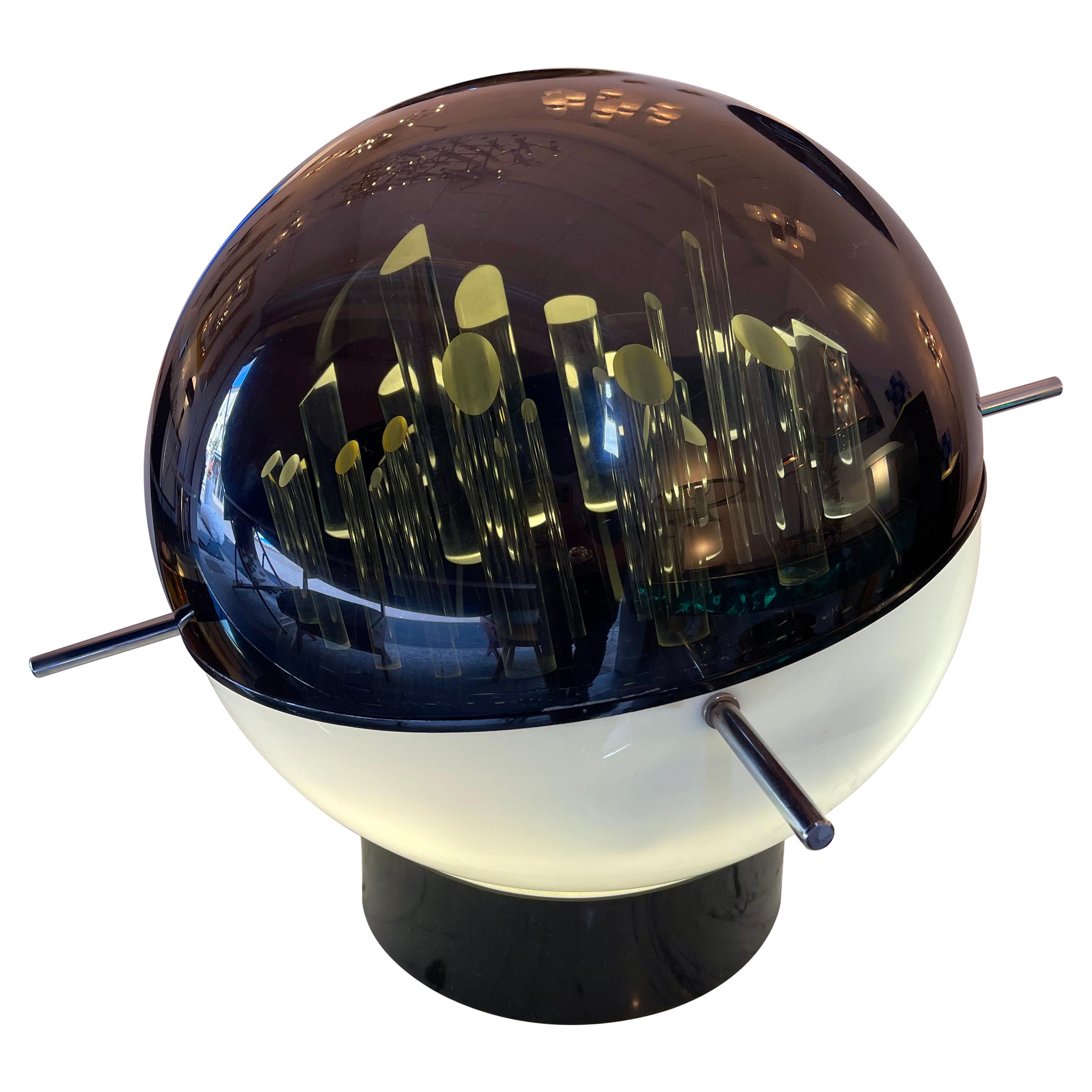 Lampe de sculpture en lucite et métal de l'ère spatiale de Gaetano Missaglia, Italie, 1970 en vente
