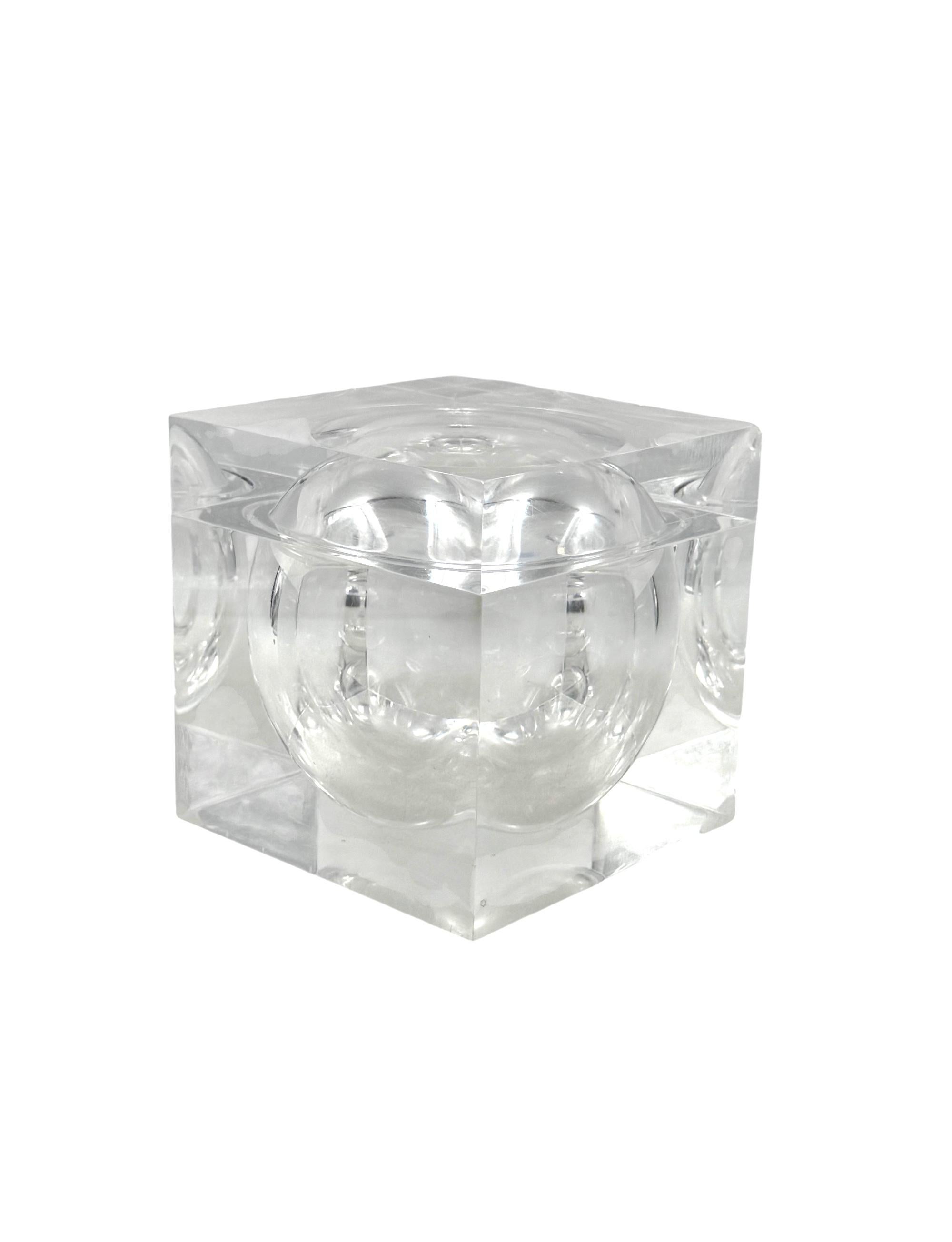 Space age lucite Ice Bucket mod. Bombo, Studio TG, Guzzini Italy, ca. 1970s in vendita 4