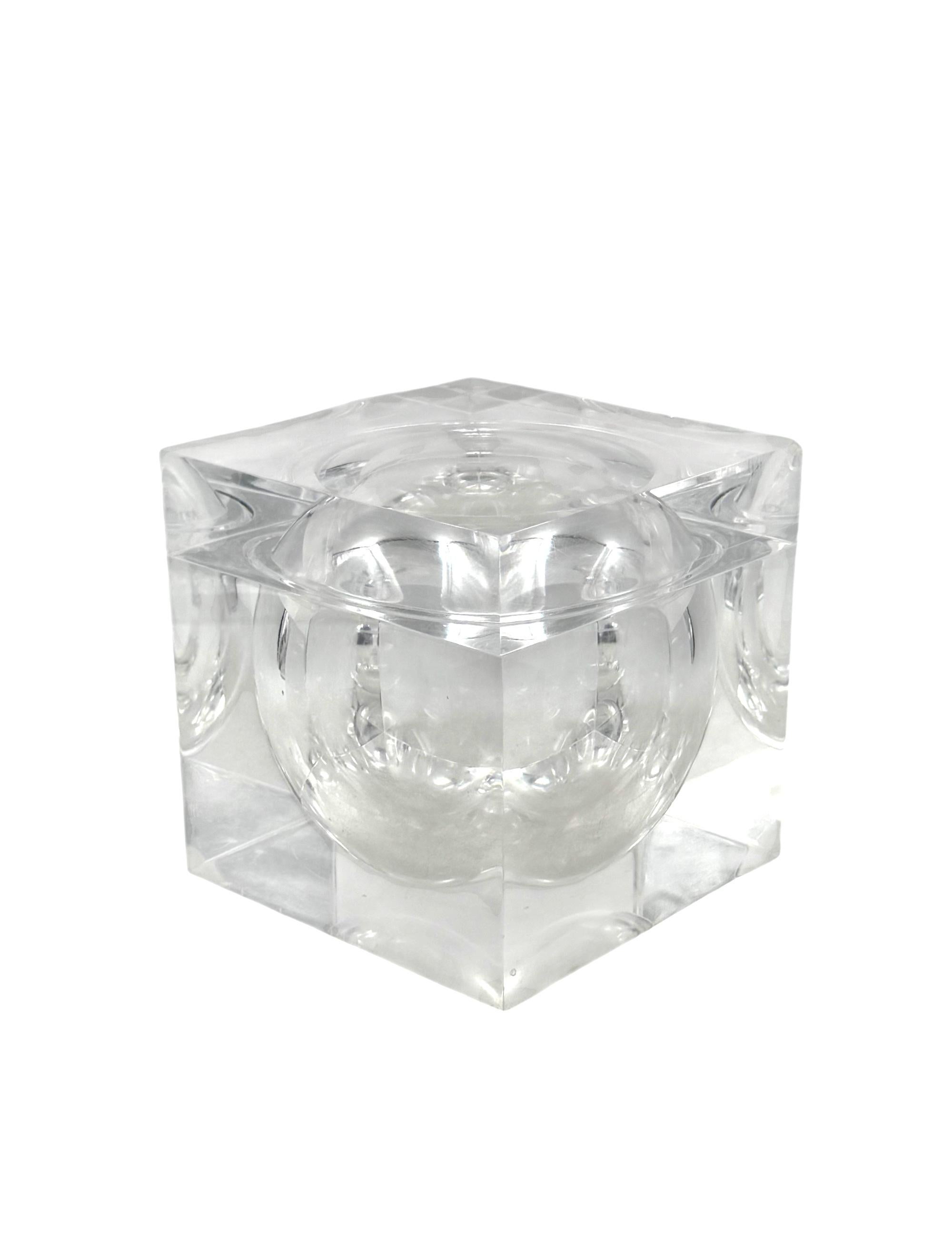 Space age lucite Ice Bucket mod. Bombo, Studio TG, Guzzini Italy, ca. 1970s in vendita 5