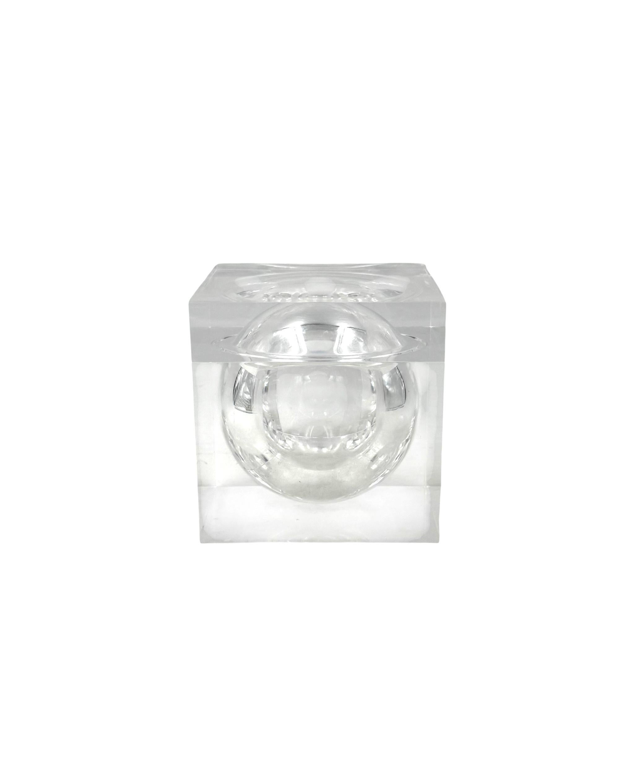 Late 20th Century Space age lucite Ice Bucket mod. Bombo, Studio TG, Guzzini Italy, ca. 1970s in vendita