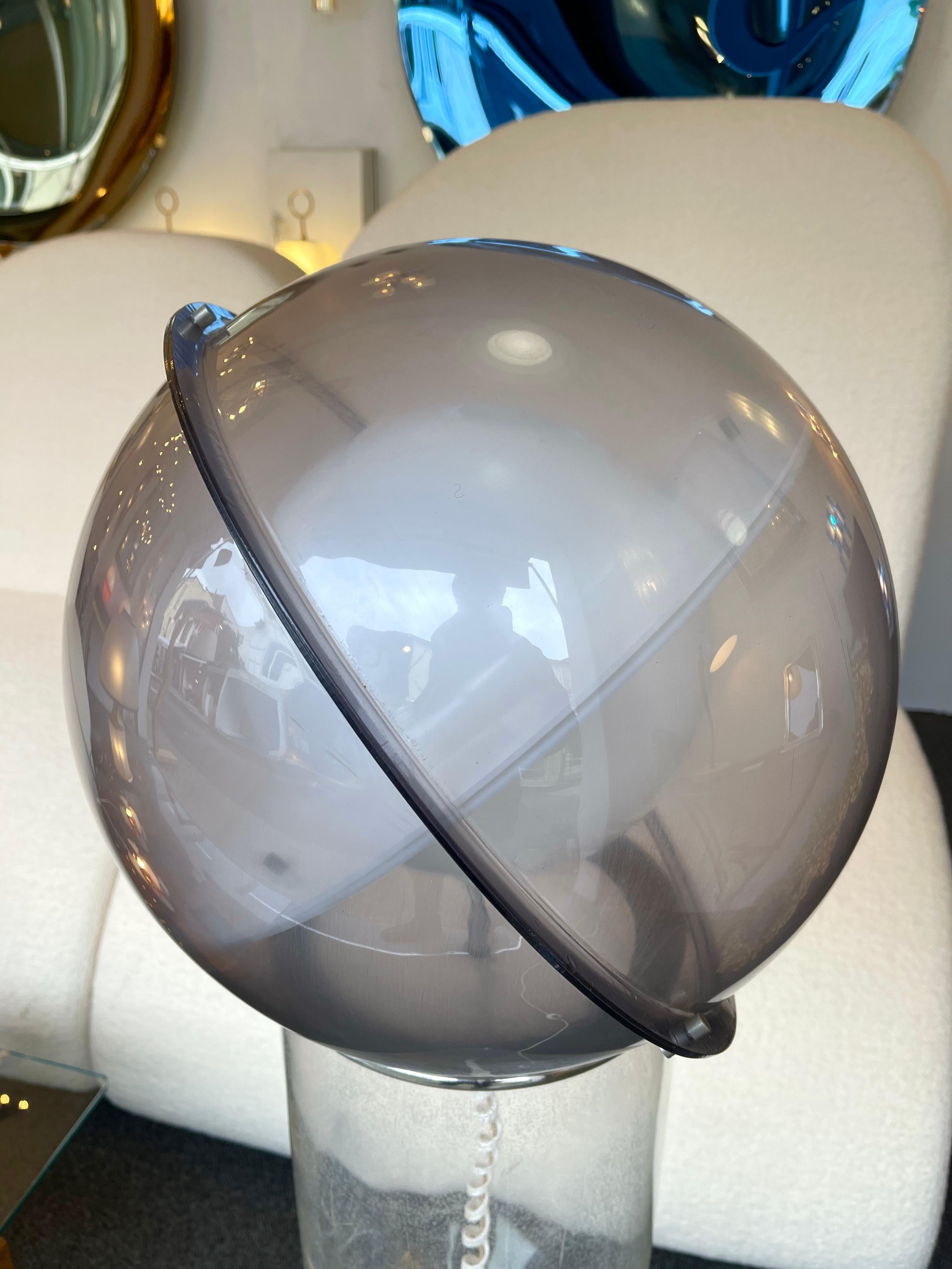 Lampadaire Saturne en lucite de l'ère spatiale, Italie, années 1970 en vente 3