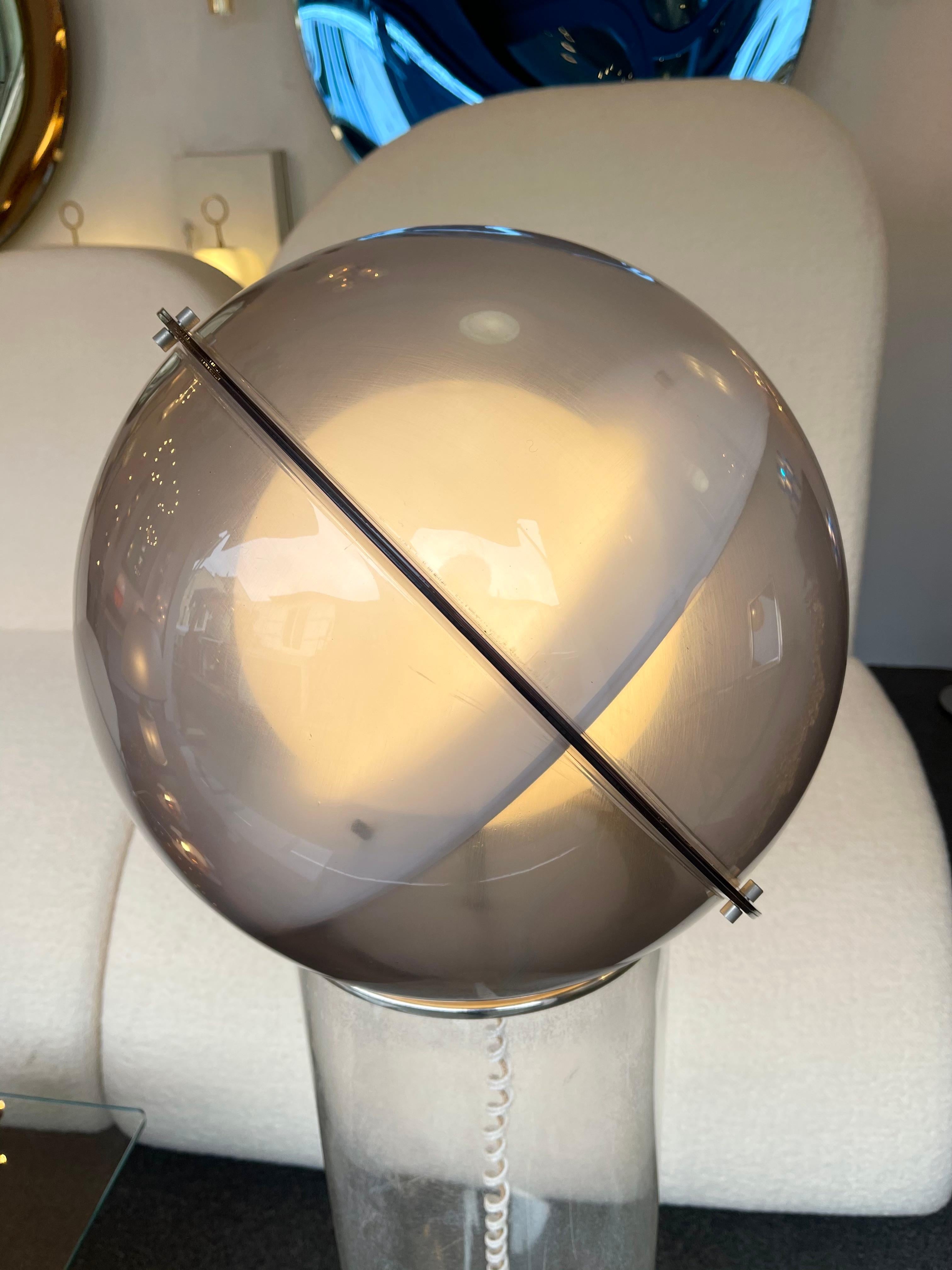 Lámpara de pie Saturn de Lucite de la Era Espacial, Italia, años 70 Italiano en venta