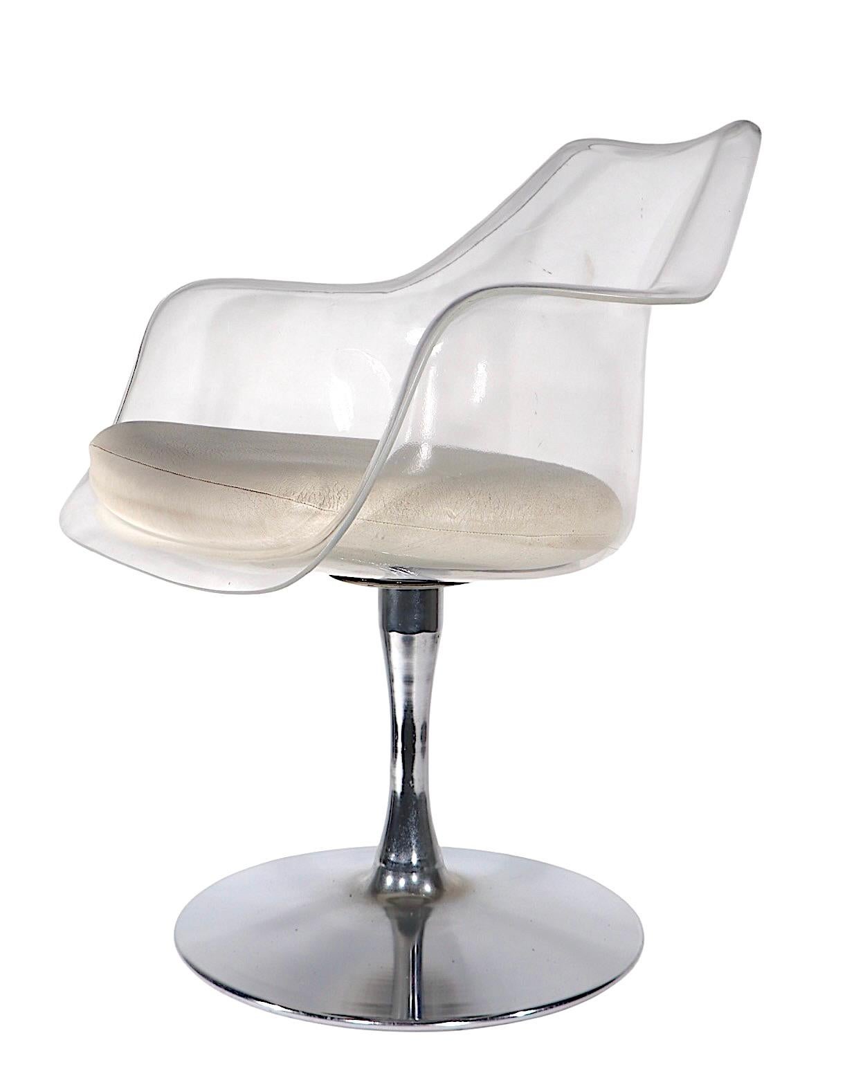 A Space Lucite Swivel Chair Champagne Saarinen Style Chair c. 1960/70's en vente 6