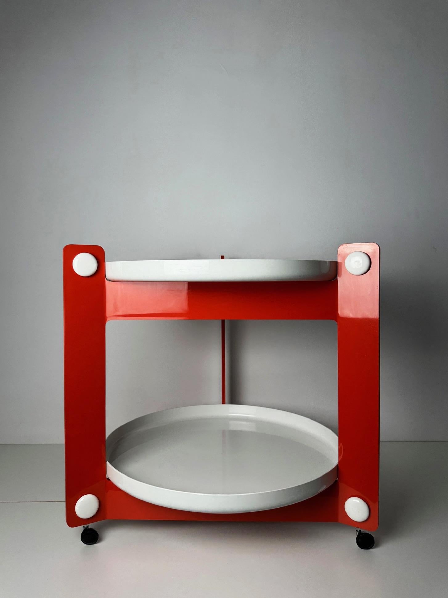 Presenting a rare find from the 1970s—this round coffee table trolley designed by the renowned Italian designer Luigi Massoni for Guzzini. Known for its vibrant Space Age aesthetic and iconic retro style, this trolley table exemplifies the