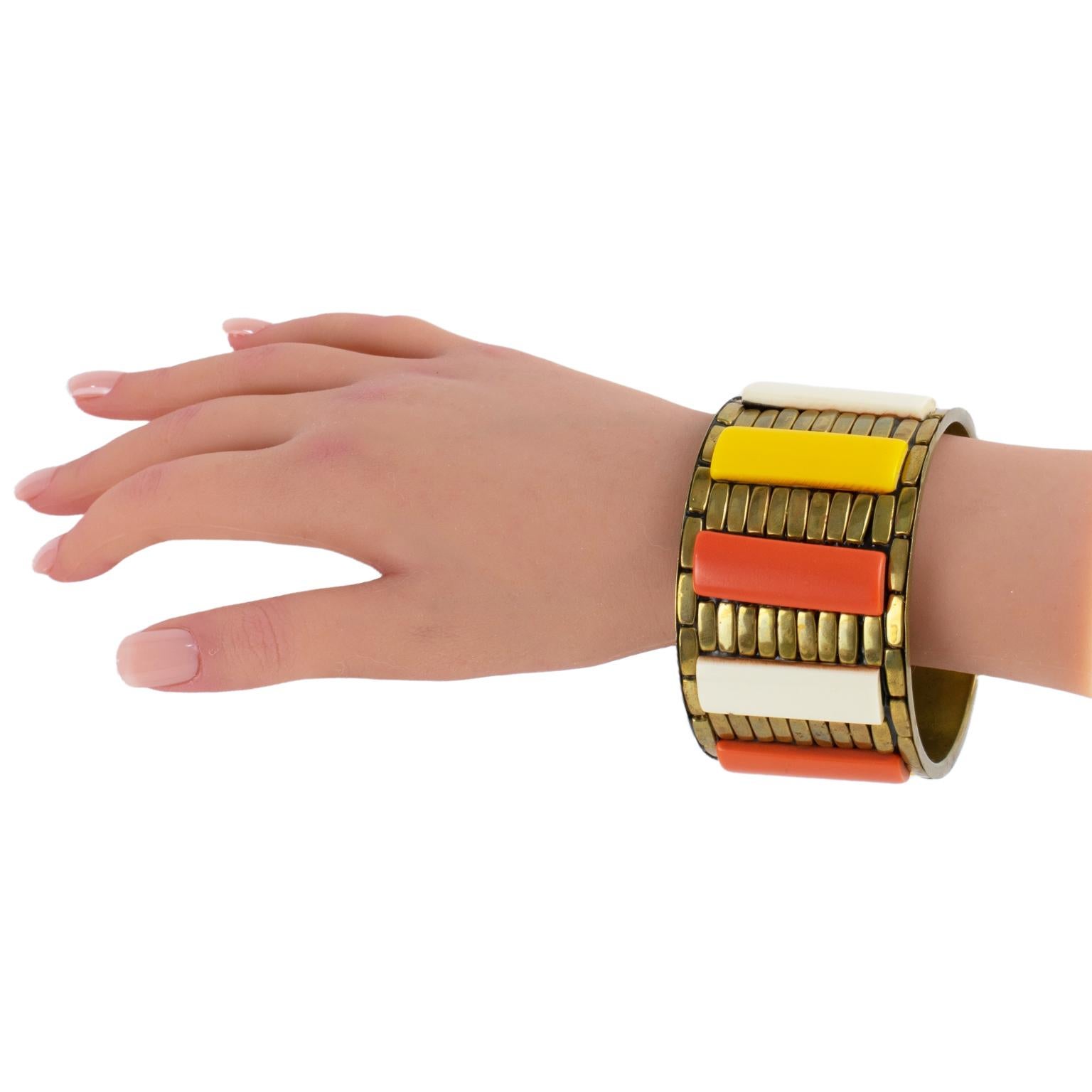 A Space Machine Age Bracelet en laiton et cabochons Bangle Bon état - En vente à Atlanta, GA