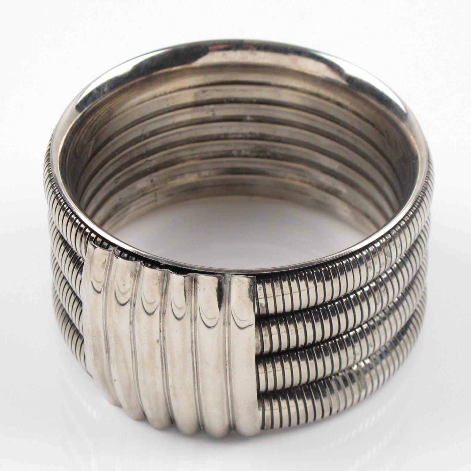 Moderniste A Space Machine Age Massive Bracelet en métal Silvertone en vente