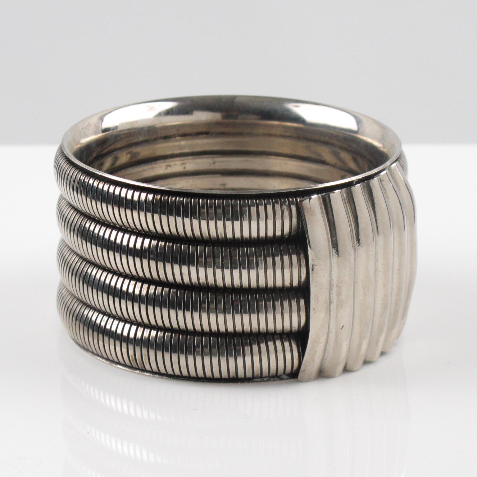 A Space Machine Age Massive Bracelet en métal Silvertone Unisexe en vente