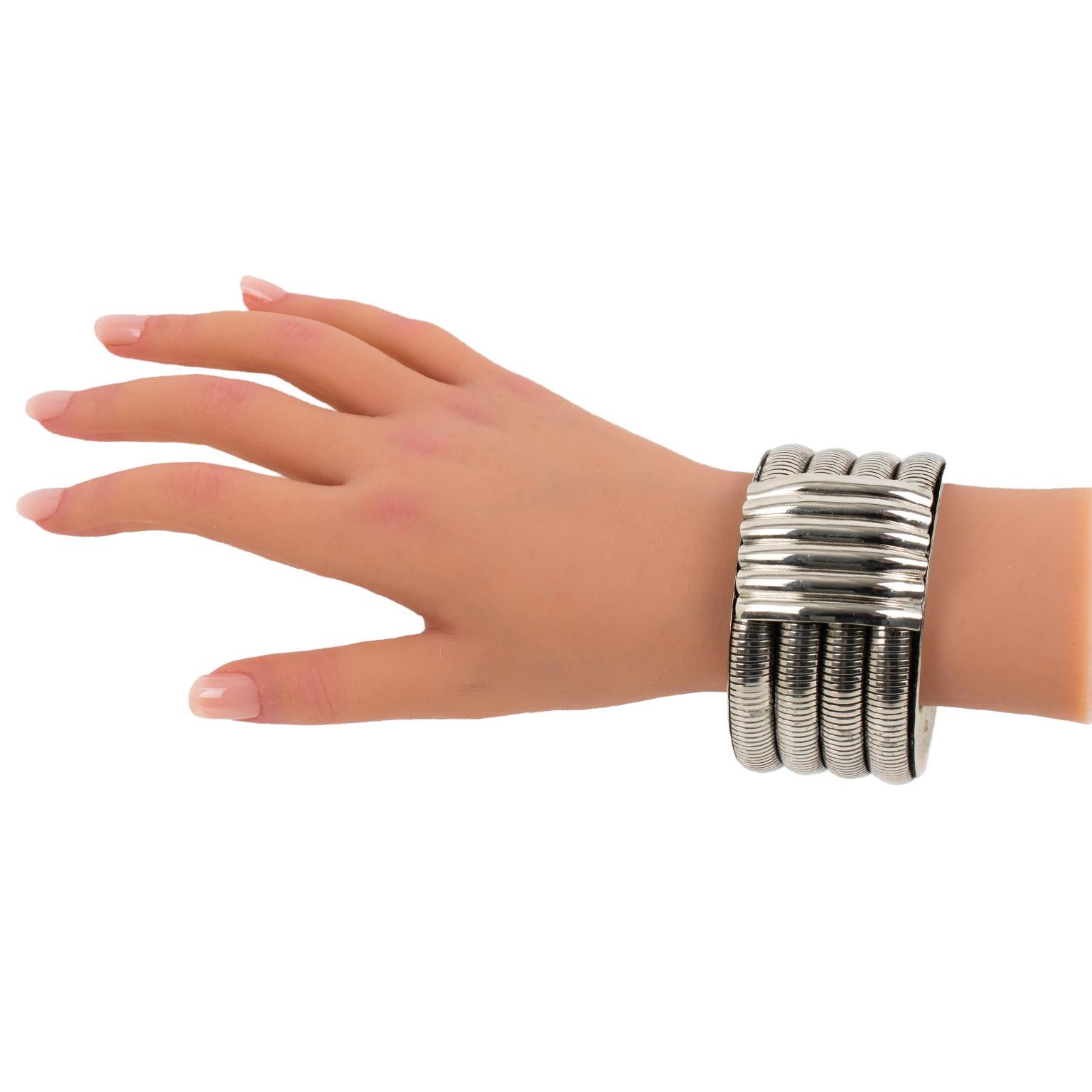 A Space Machine Age Massive Bracelet en métal Silvertone en vente 1