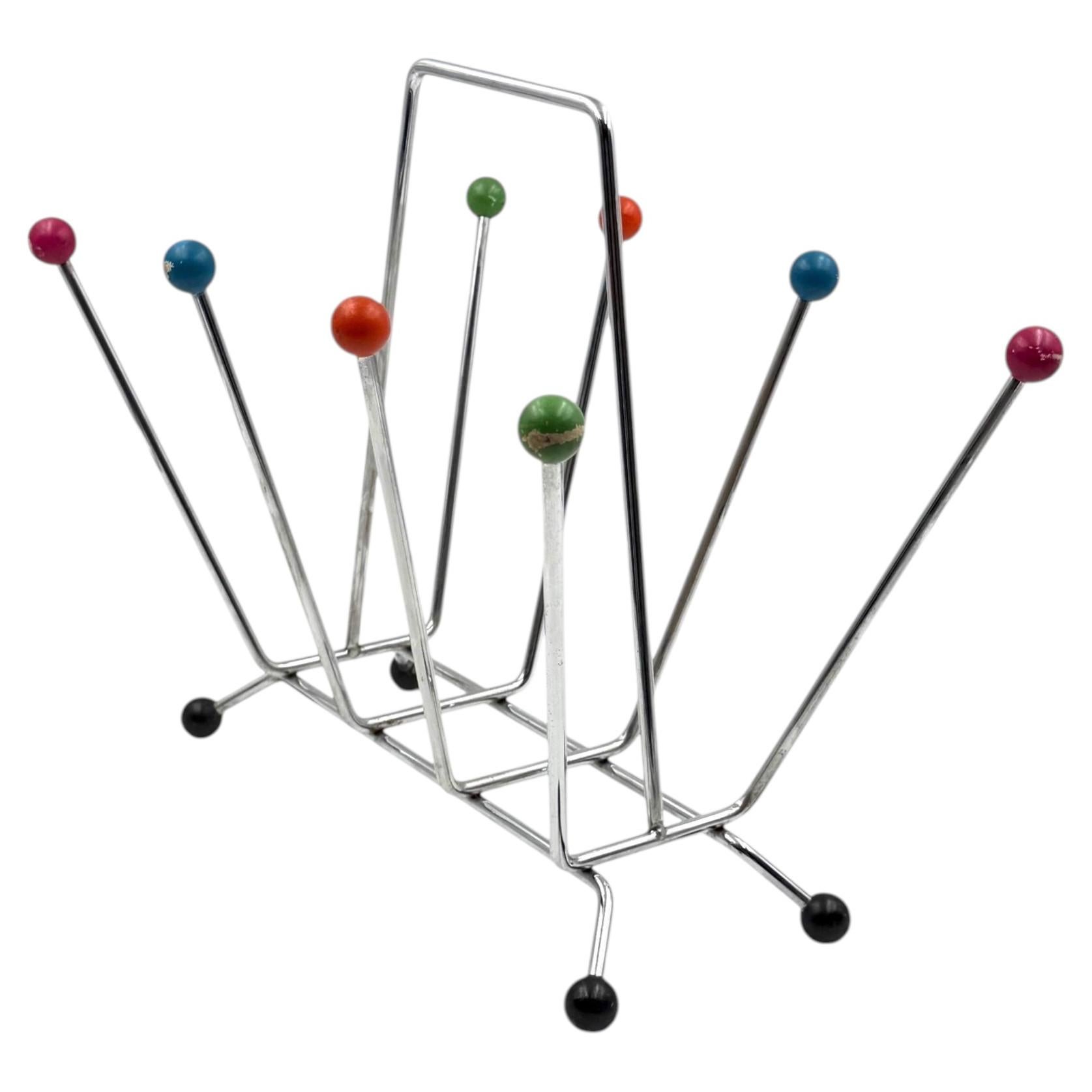 Space age magazine rack, in the manner of Charles and Ray Eames, Italy 1970s For Sale