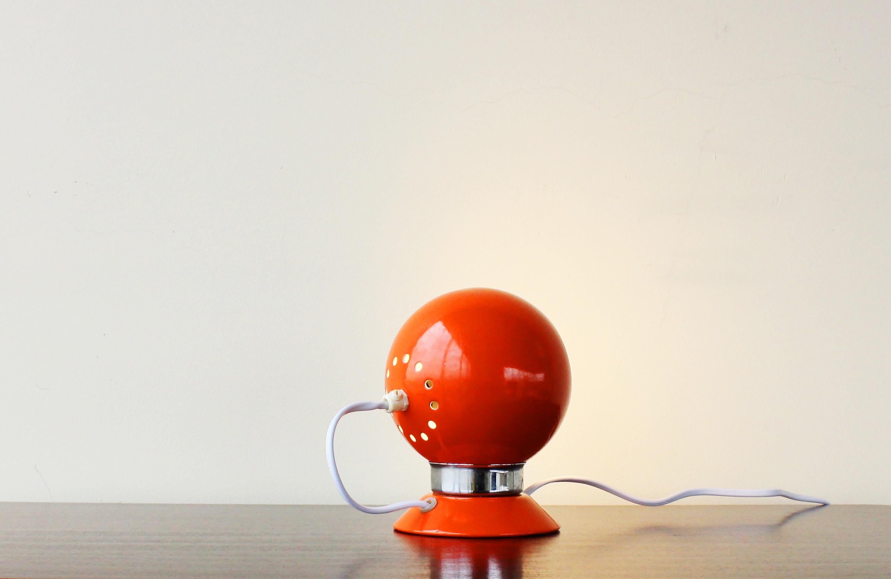 A Space Age Magnet-Kugellampe  von Abo Randers (Moderne der Mitte des Jahrhunderts) im Angebot