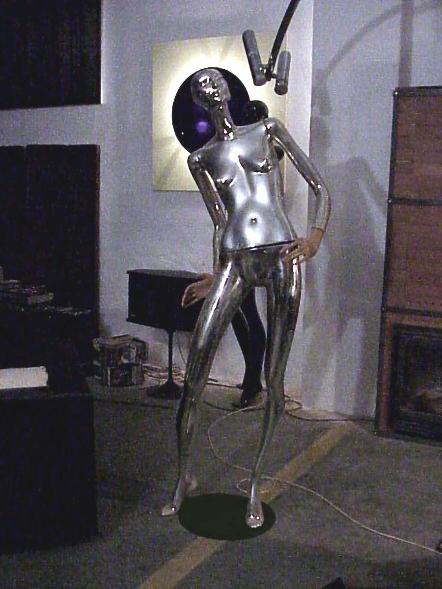 Space Age mannequin Long Jenny by Prifio Germany years 70 for inauguration of the Rinascente in Milan Italy.

Round base in black metal and hand pink color, the mannequin is in argent color, is complete and original in every part.