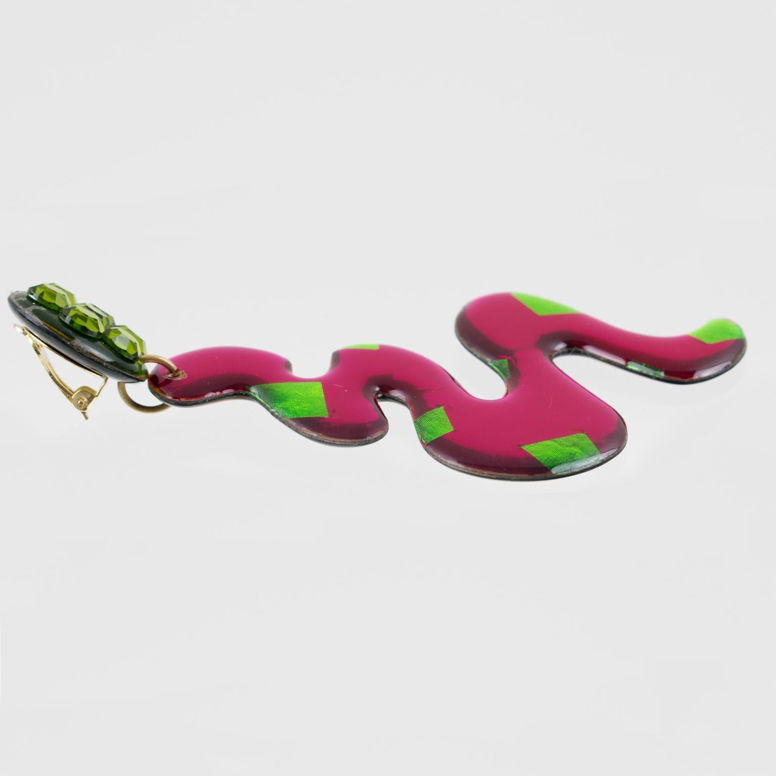 Space Aassive Dangle Pink and Green Jeweled Clip-on Earrings (boucles d'oreilles à clip) Unisexe en vente