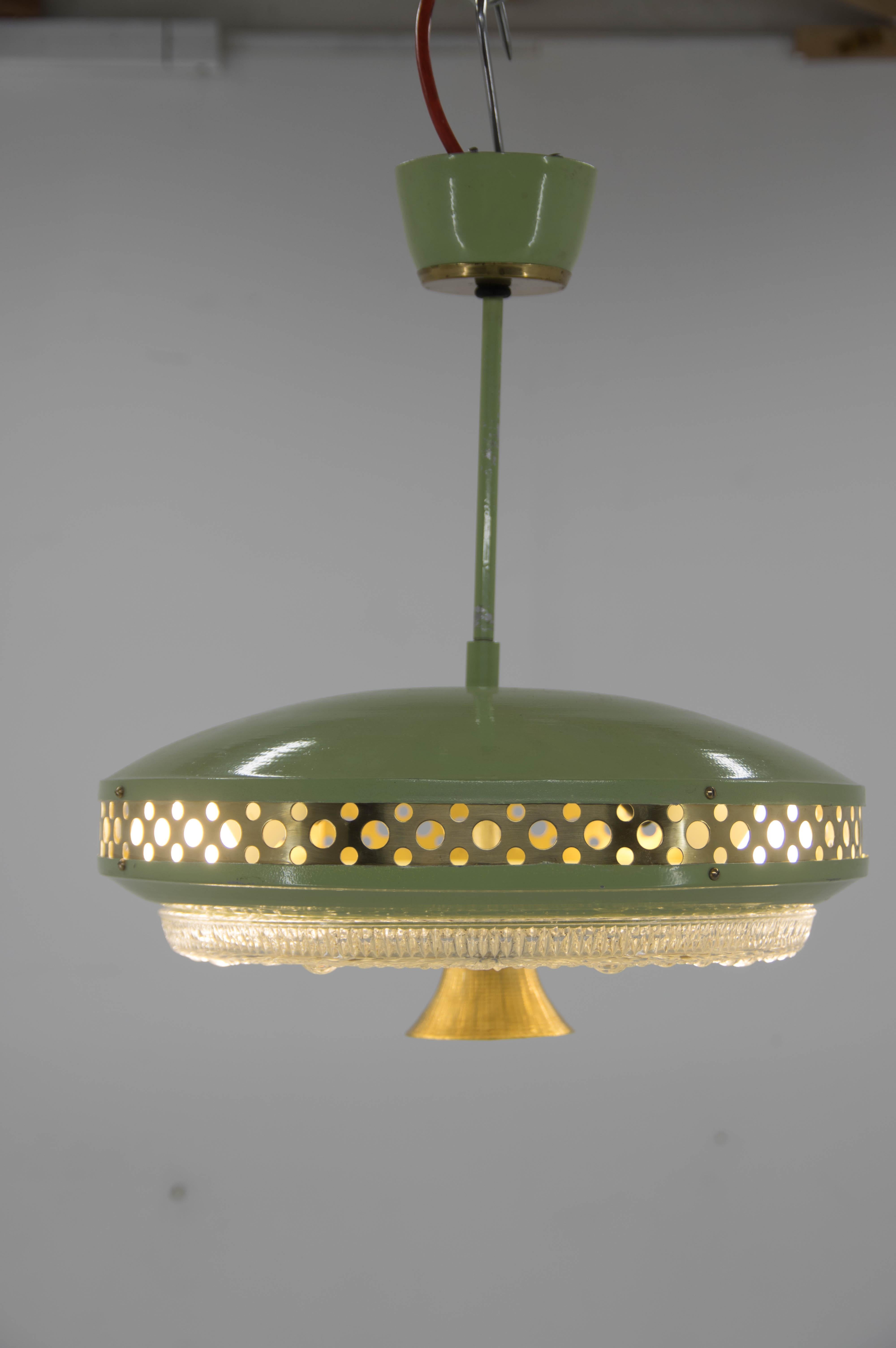 Green metal ring pendant with brass perforated strip by LUDIB Bratislava, Czechoslovakia, 1960s.
Very good original condition
2x60W, E25-E27 bulbs
US wiring compatible.
