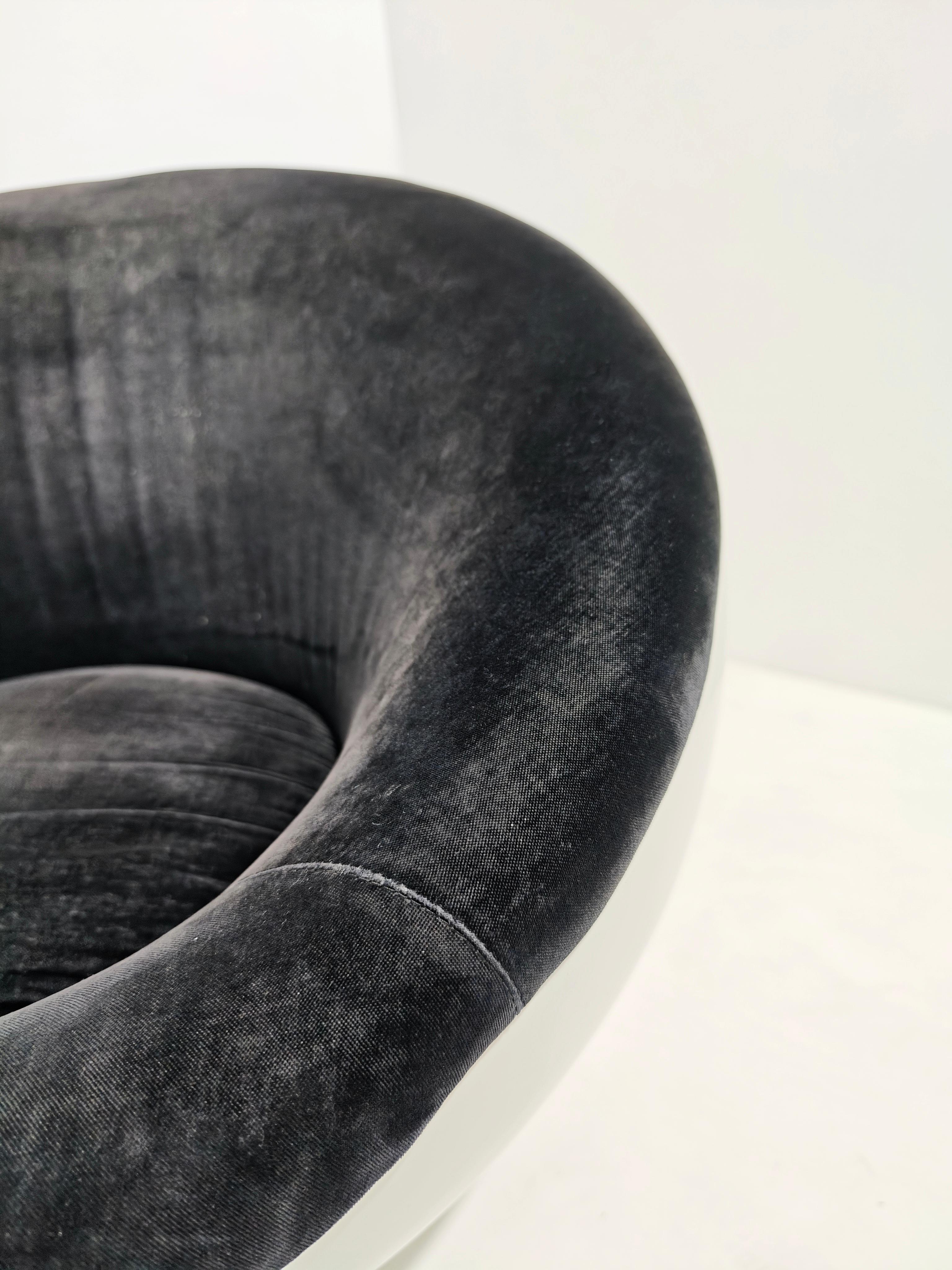 Space Age Mid-Century Modern Armchair in Fiberglas und Samt Design Italien 1970 im Angebot 1