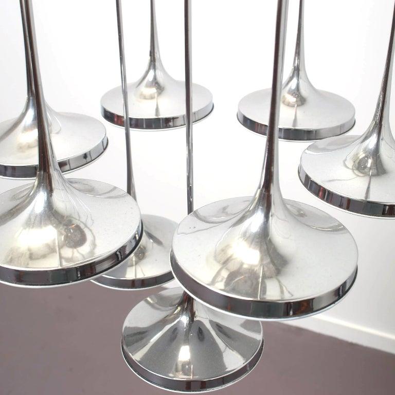Esperia signed 9 chrome trumpets lamps, Mid-Century Modern chandelier or flush mount. Each chrome Trumpets light has a white ceramic centre, nesting the light bulb. Beautiful quality. Modern, contemporary or Mid-Century Modern style chandelier.
9