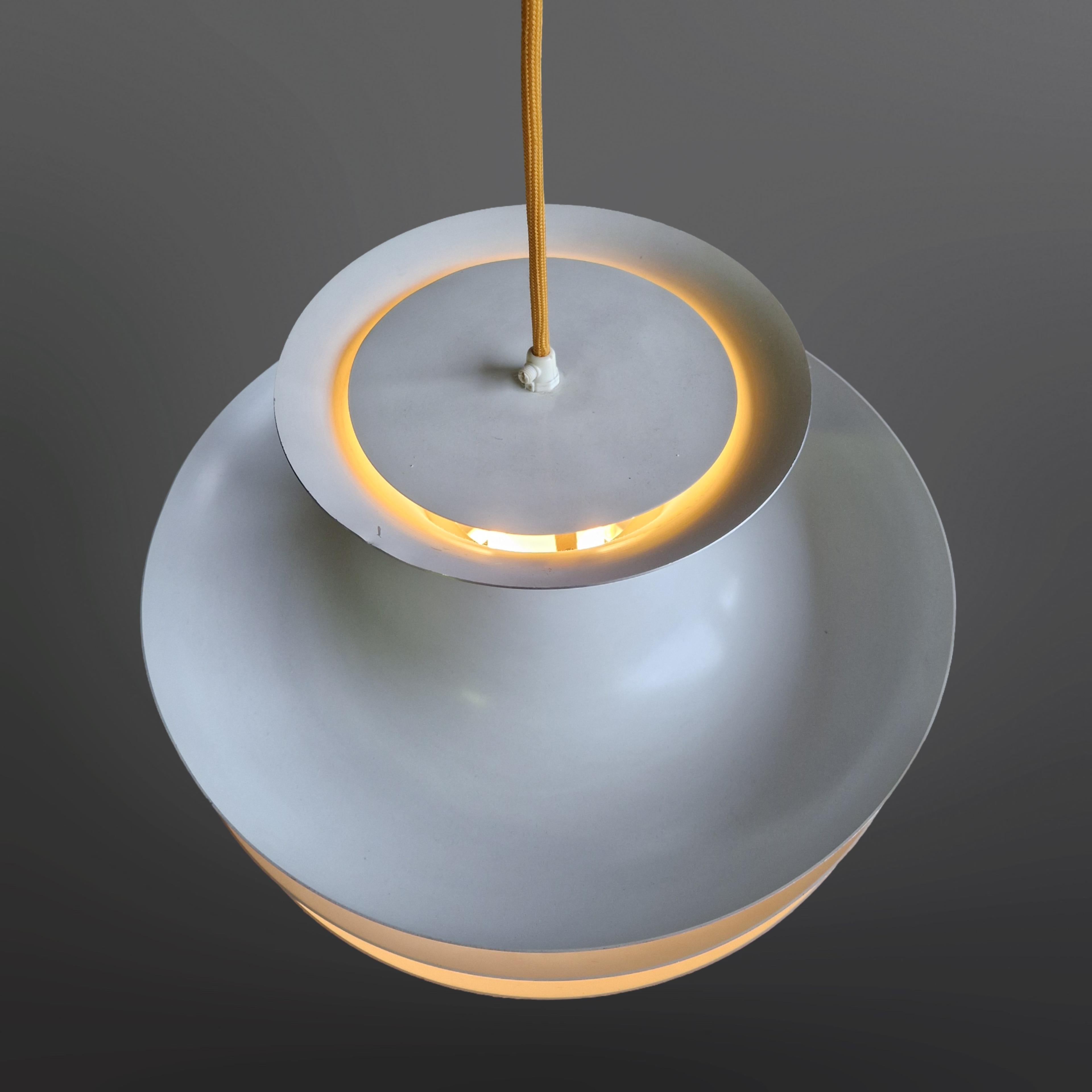 Space age mid century pendant lamp, Netherlands 1960s For Sale 2