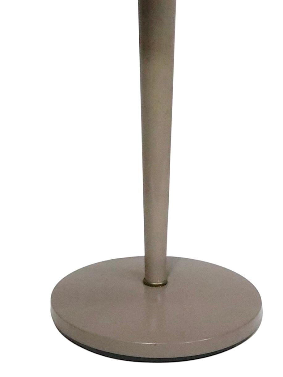 Métal Lampe de table soucoupe du milieu du siècle A Space par Gerald Thurston pour Lightolier 1970 en vente