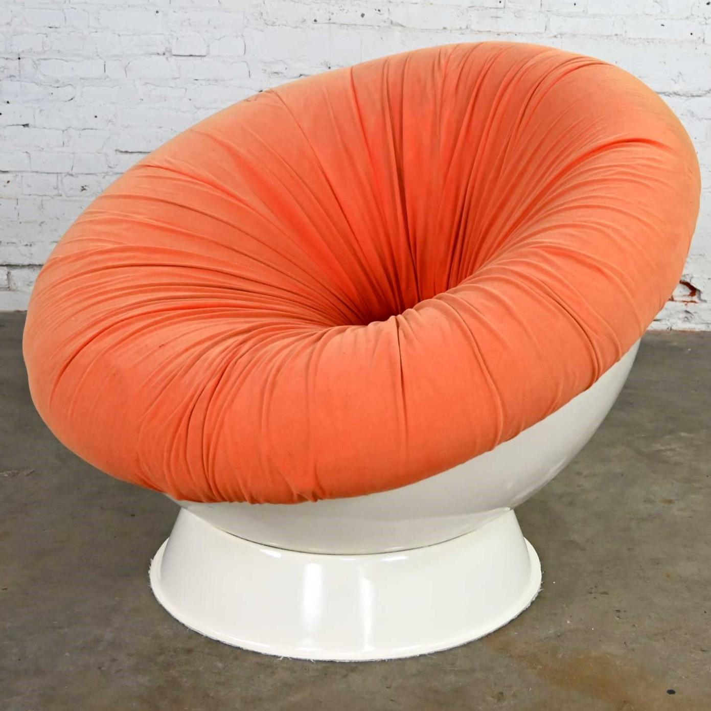 Awesome Space Age Mod style ball chair in the style of the Girasole chair by Luciano Frigerio. Comprised of white fiberglass resin ball seat & base and original orange microfiber or brushed polyester fabric. Beautiful condition, keeping in mind that