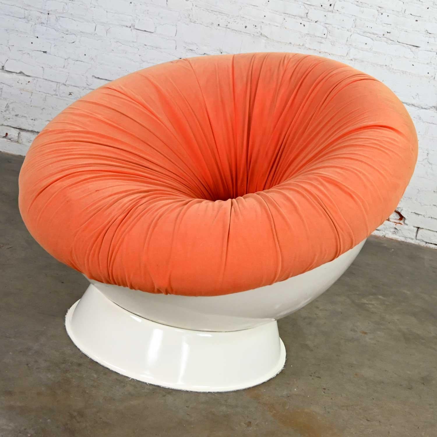 Tissu Chaise Girasole de style Space Age Mod en fibre de verre blanche Luciano Frigerio en vente