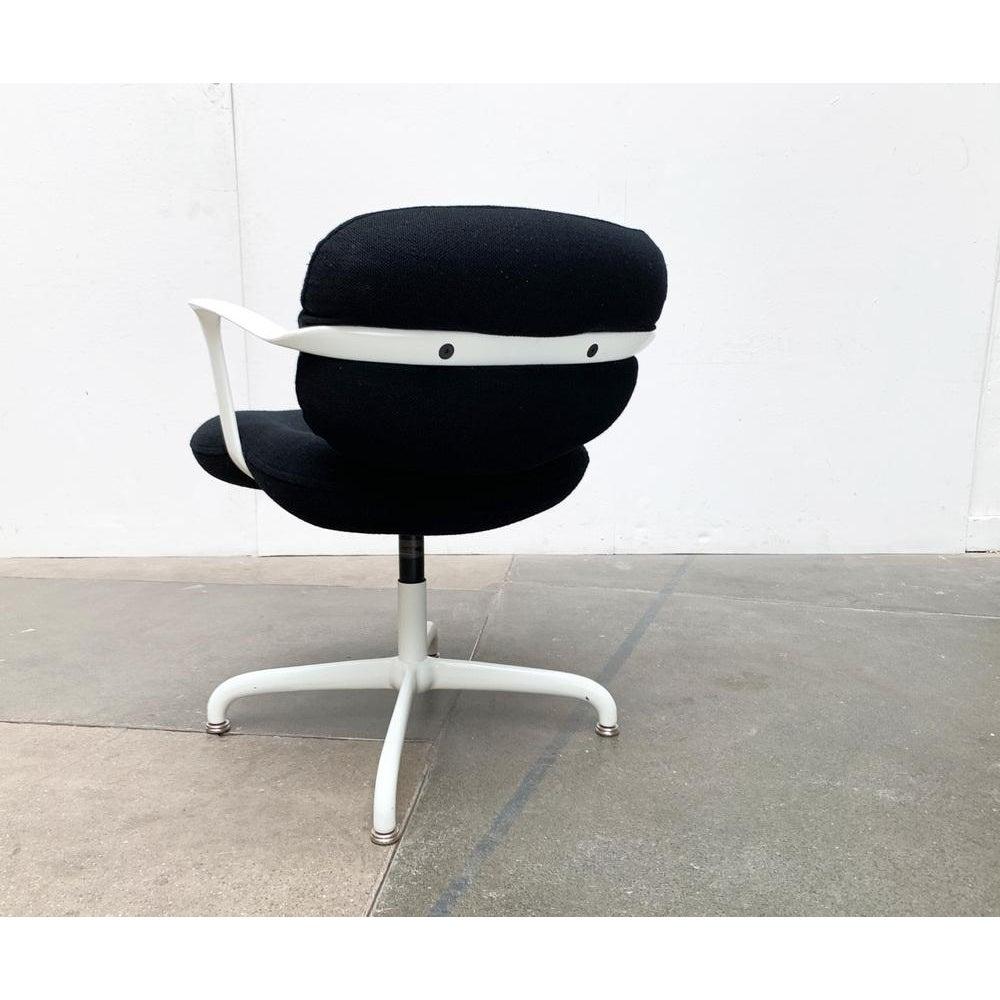 Chaise pivotante de l'ère spatiale 2038 par Bruce Hannah et Andrew Morrison, 1970 en vente 1