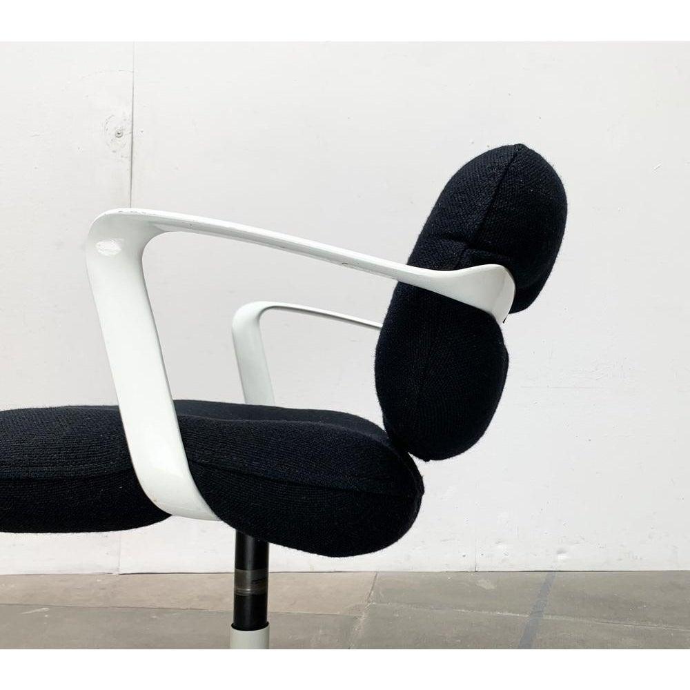 Chaise pivotante de l'ère spatiale 2038 par Bruce Hannah et Andrew Morrison, 1970 en vente 2