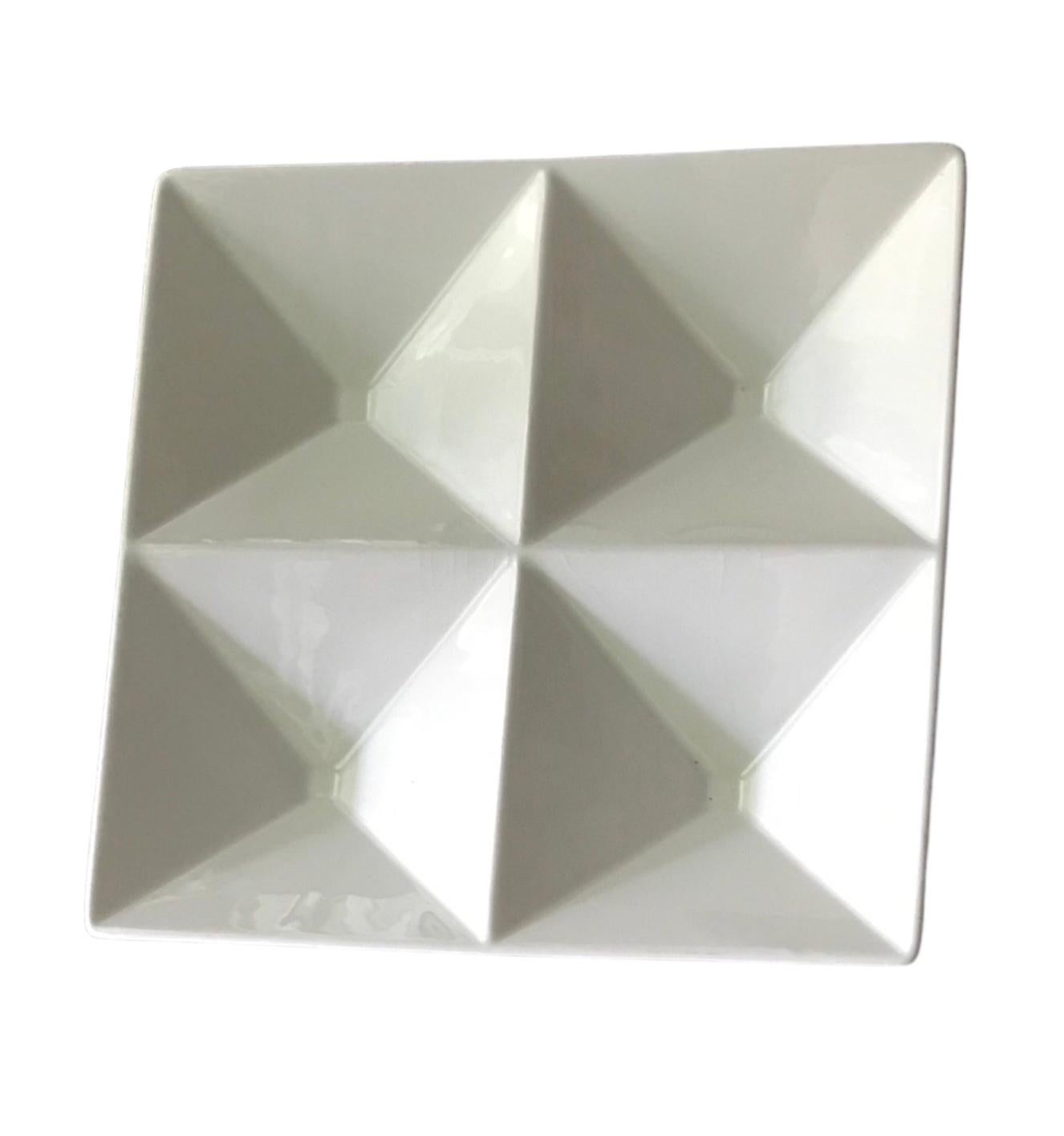 Fin Design Mid Century Modern platter created in 1957 by Kaj Franck (1911-1989) the Origami design for Arabia (now owned by iitala) platter is timeless with its slick and geometric Space Age Modern style. Four sharp angled compartments design would