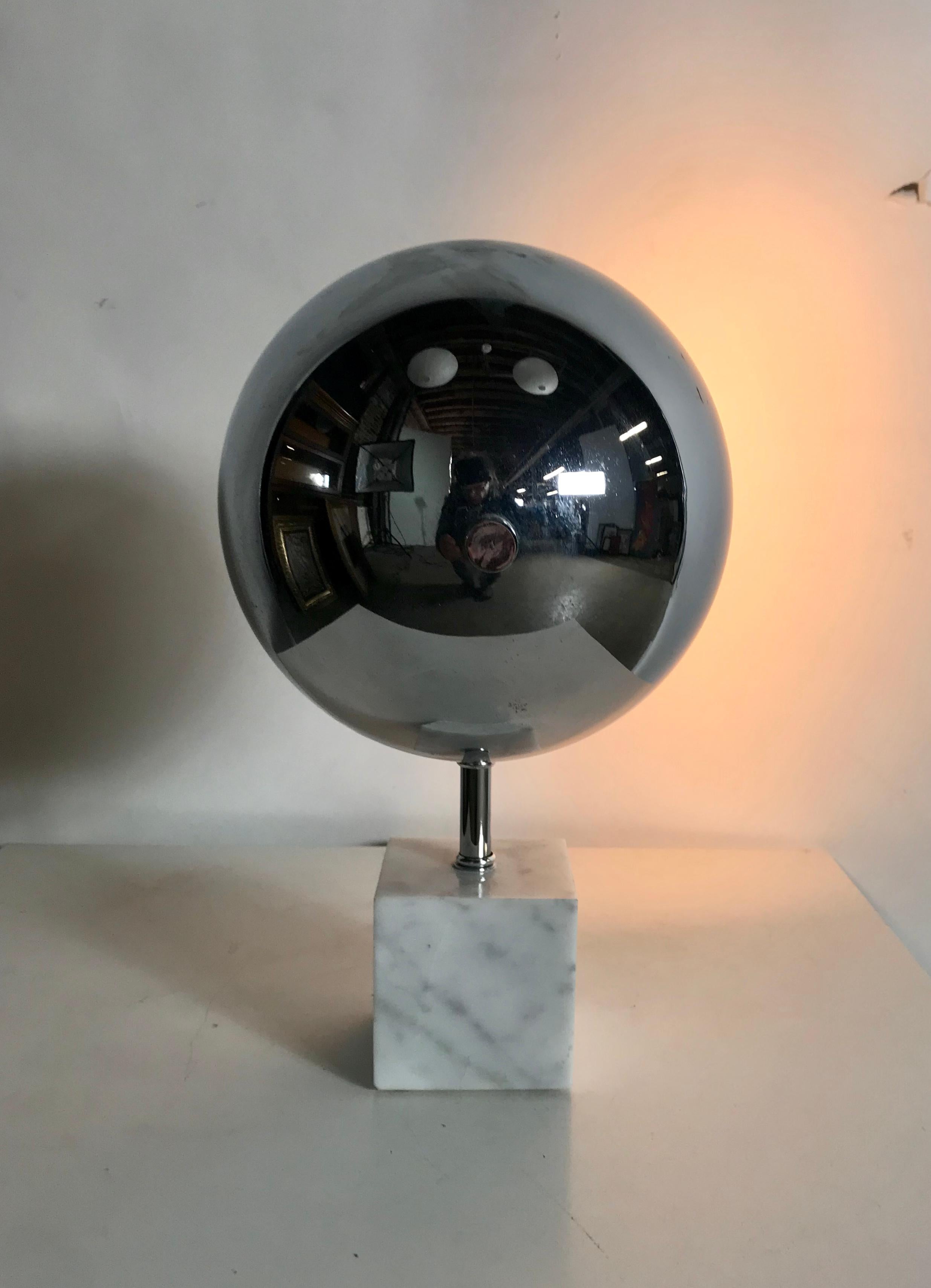 « Eyeball » en chrome et marbre de l'ère spatiale moderniste d'après Arredoluce Bon état - En vente à Buffalo, NY
