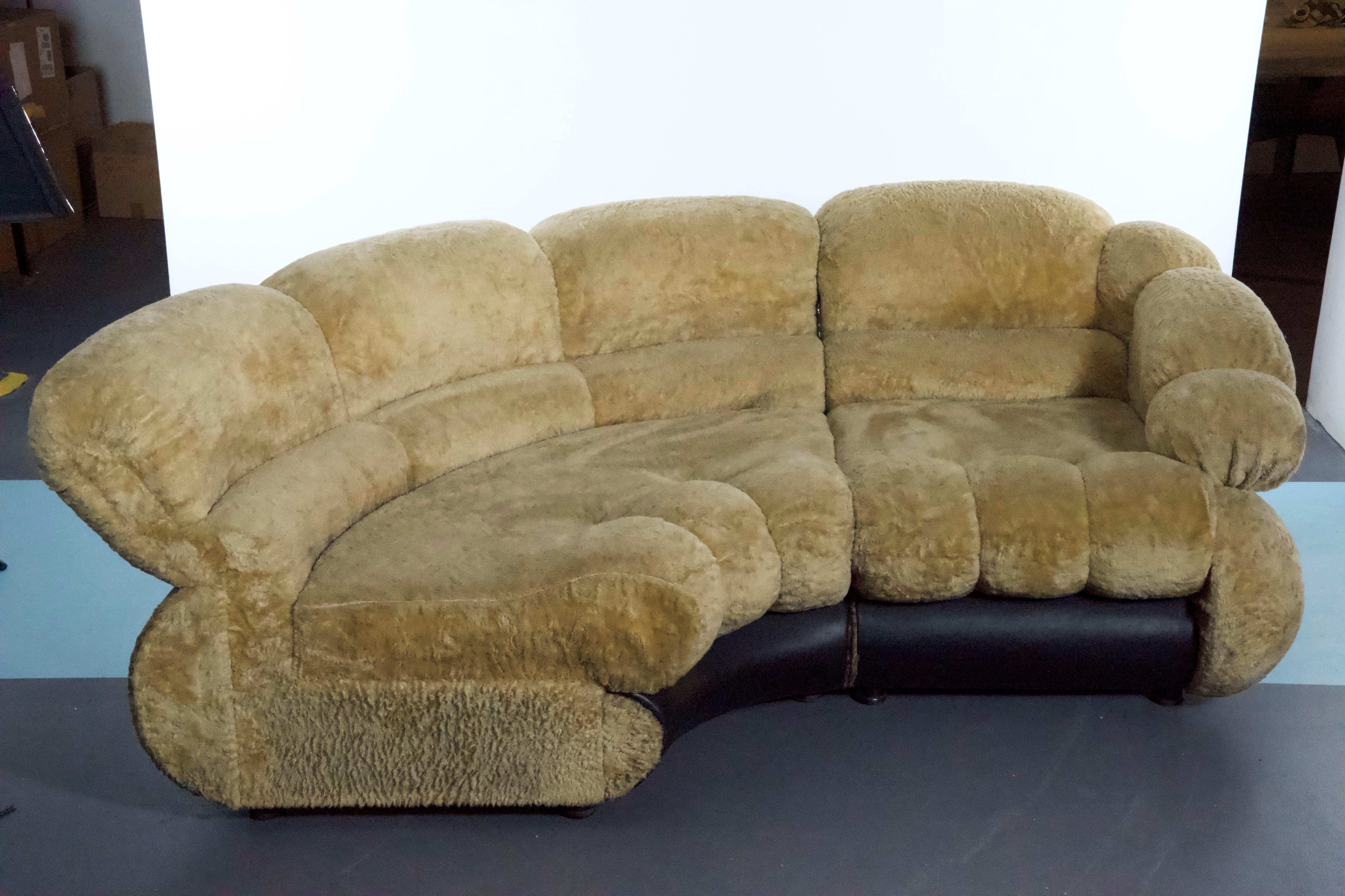 Ère spatiale Canapé modulaire de l'ère spatiale Adriano Piazzesi, ours en peluche crème et similicuir, 1970 en vente