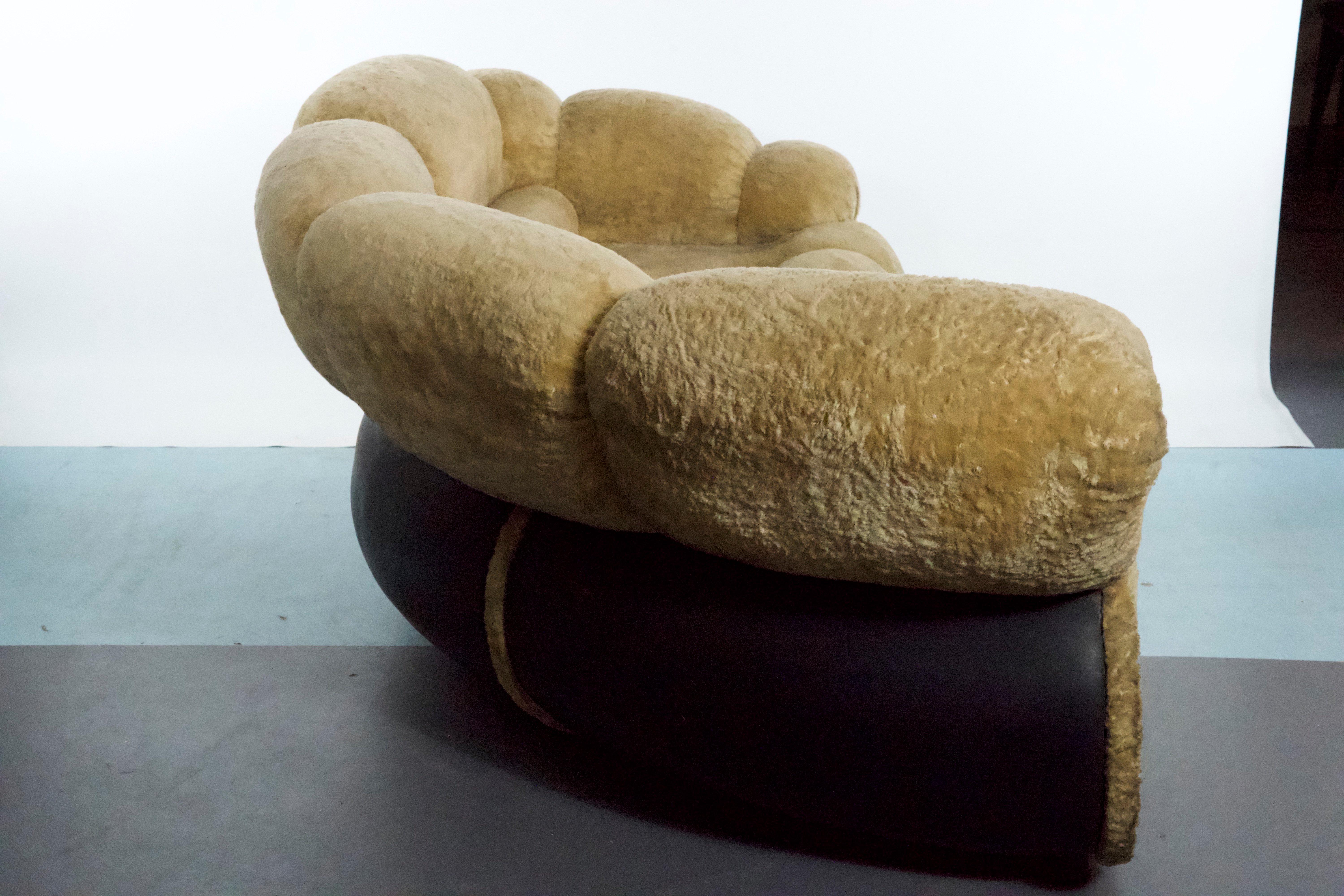 Canapé modulaire de l'ère spatiale Adriano Piazzesi, ours en peluche crème et similicuir, 1970 Bon état - En vente à Catania, CT