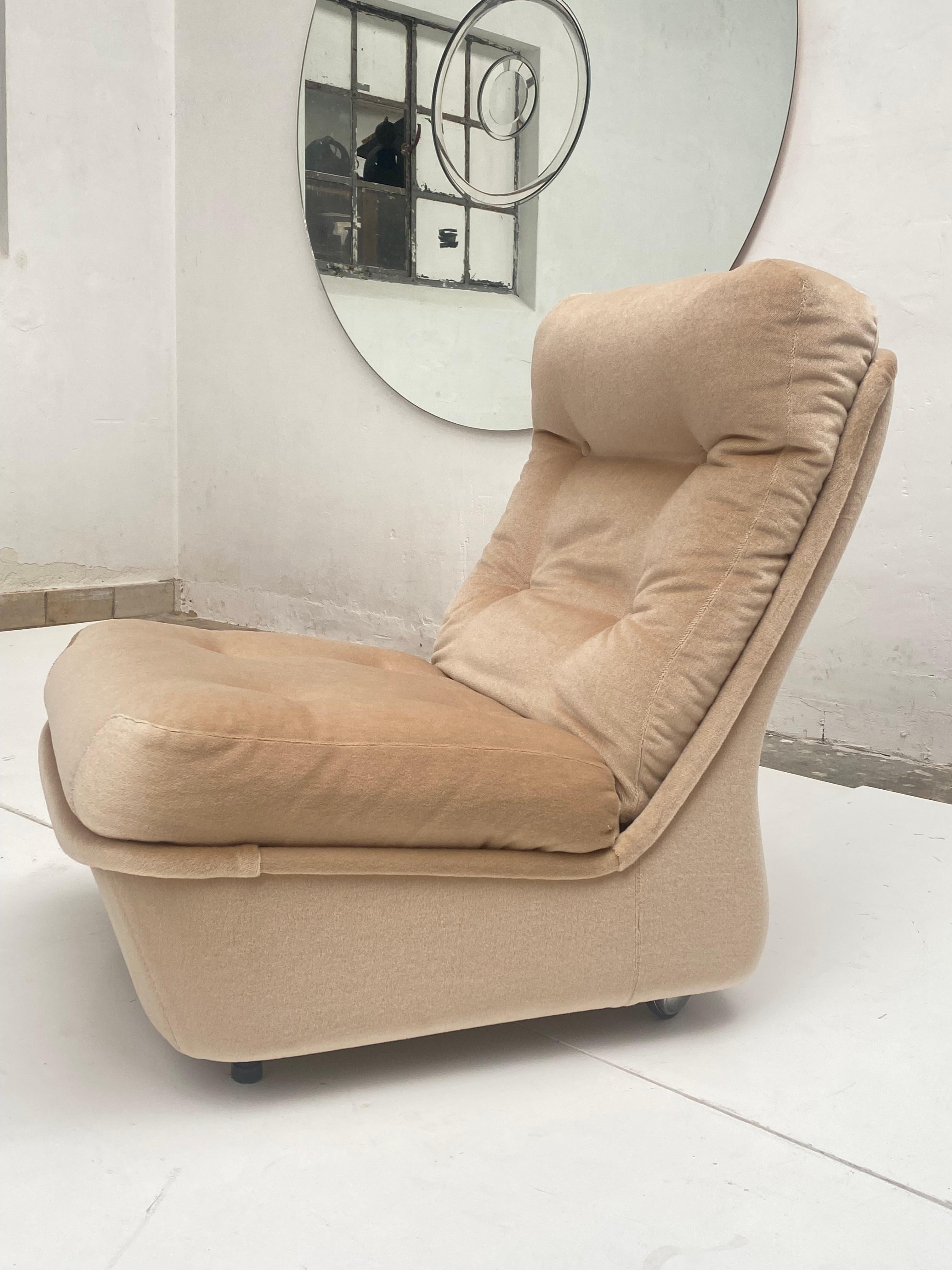 Space Age Mohair “Orchidée” Lounge Chairs Michel Cadestin, Airborne, France 1968 For Sale 2
