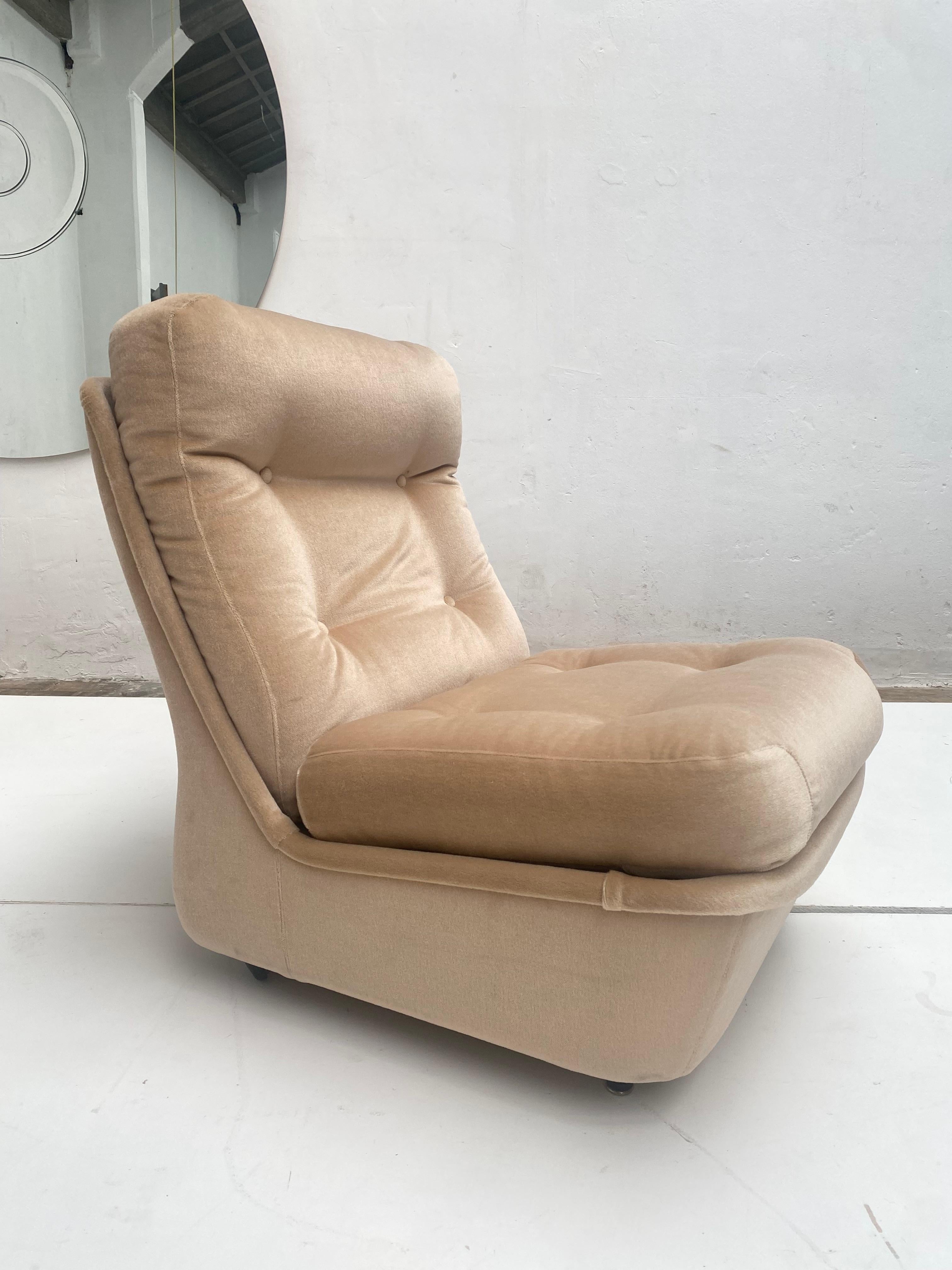 Space Age Mohair “Orchidée” Lounge Chairs Michel Cadestin, Airborne, France 1968 For Sale 5