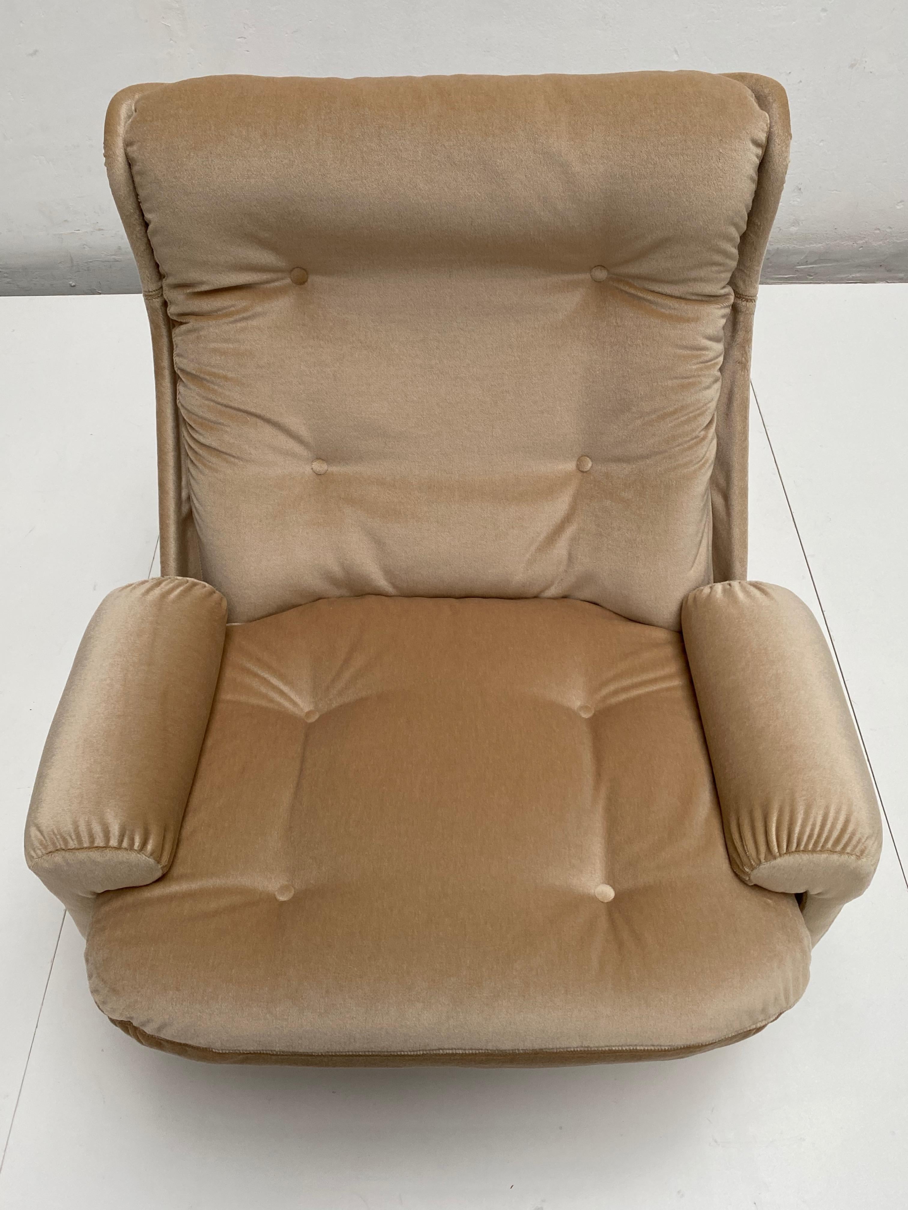 French Space Age Mohair “Orchidée” Lounge Chairs Michel Cadestin, Airborne, France 1968 For Sale