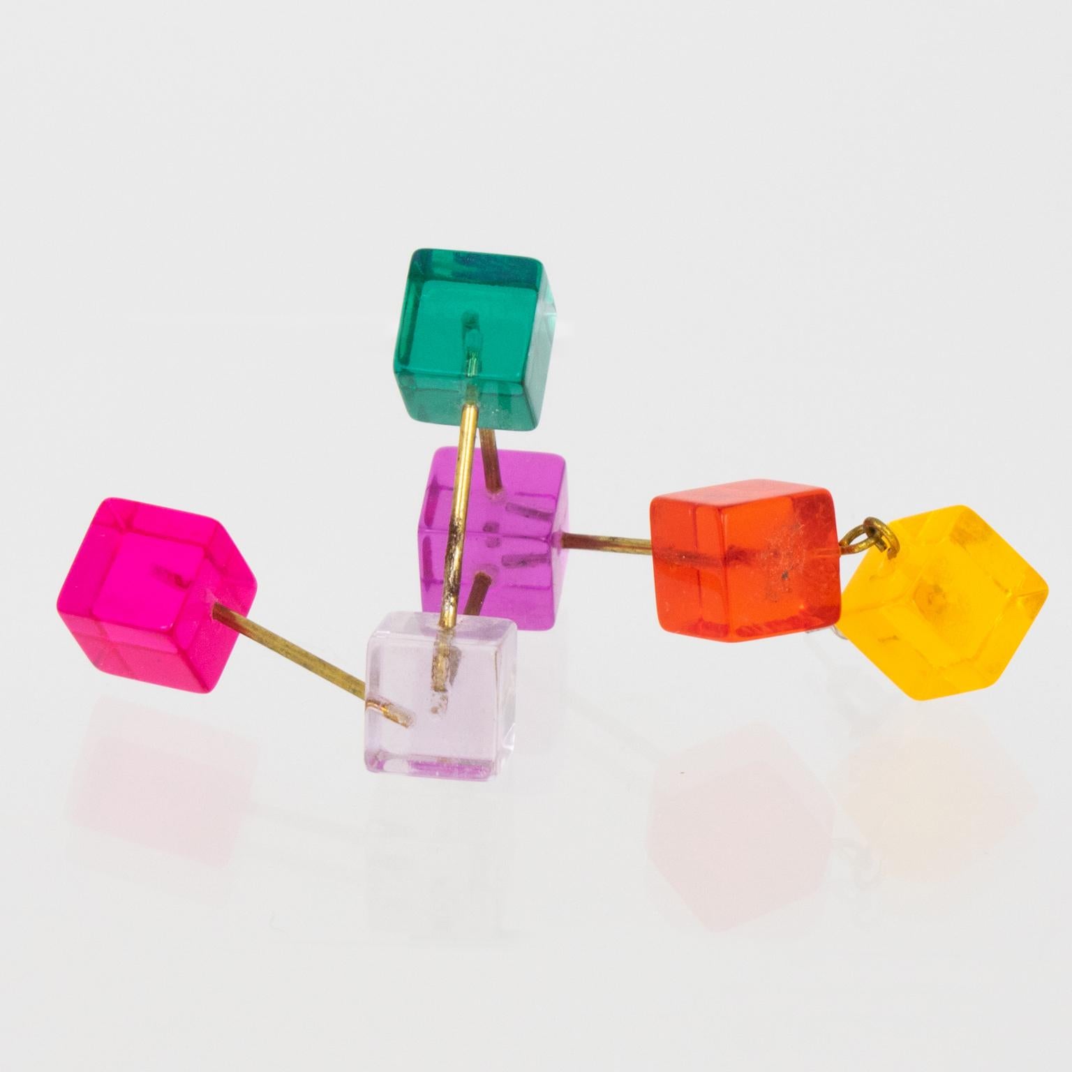Space Age Multicolor Atomic Lucite Ohrringe mit Ohrstecker im Angebot 1