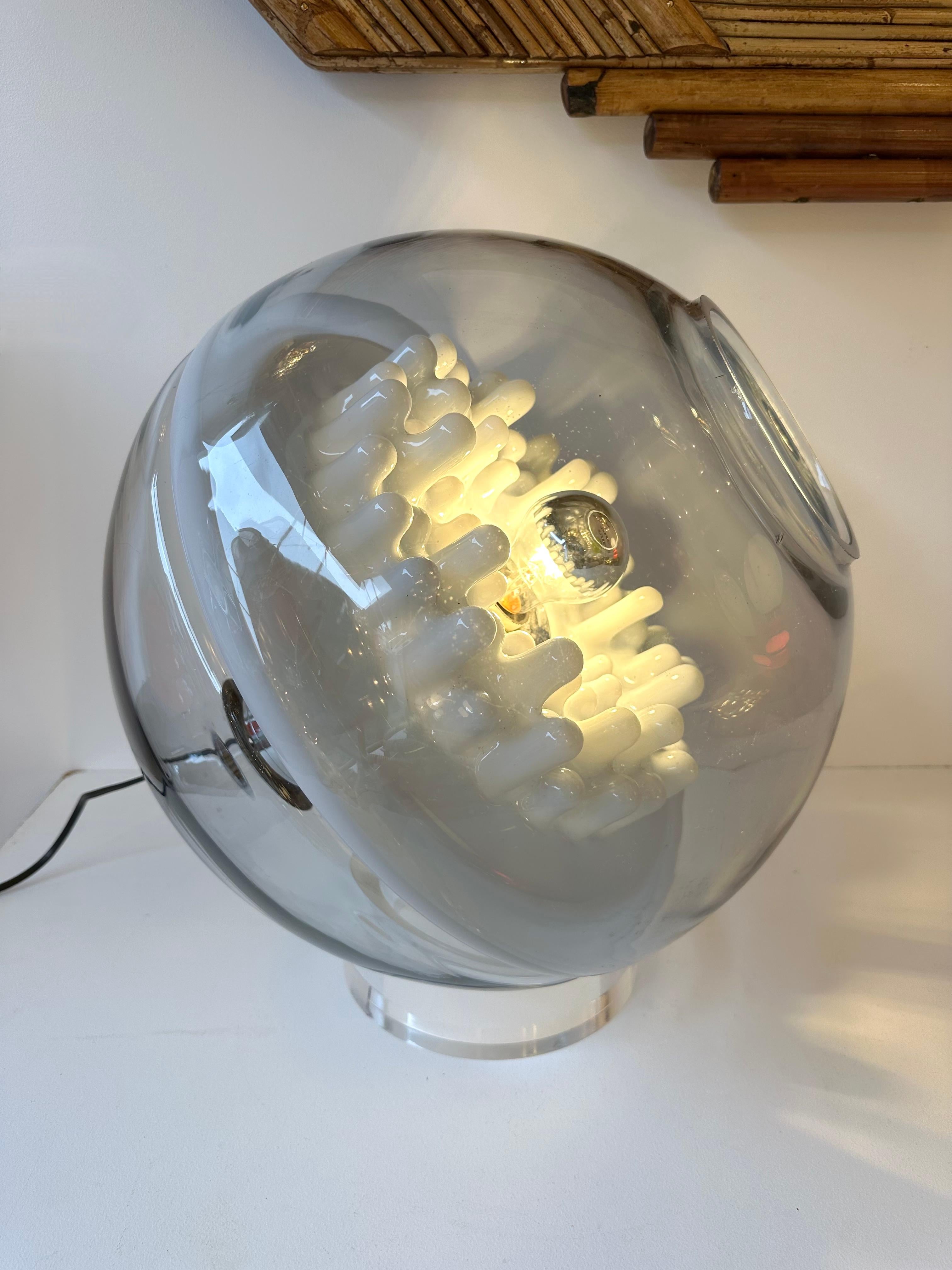 Fin du 20e siècle Lampe de Murano en verre et lucite de l'ère spatiale par Leucos, Italie, 1970 en vente
