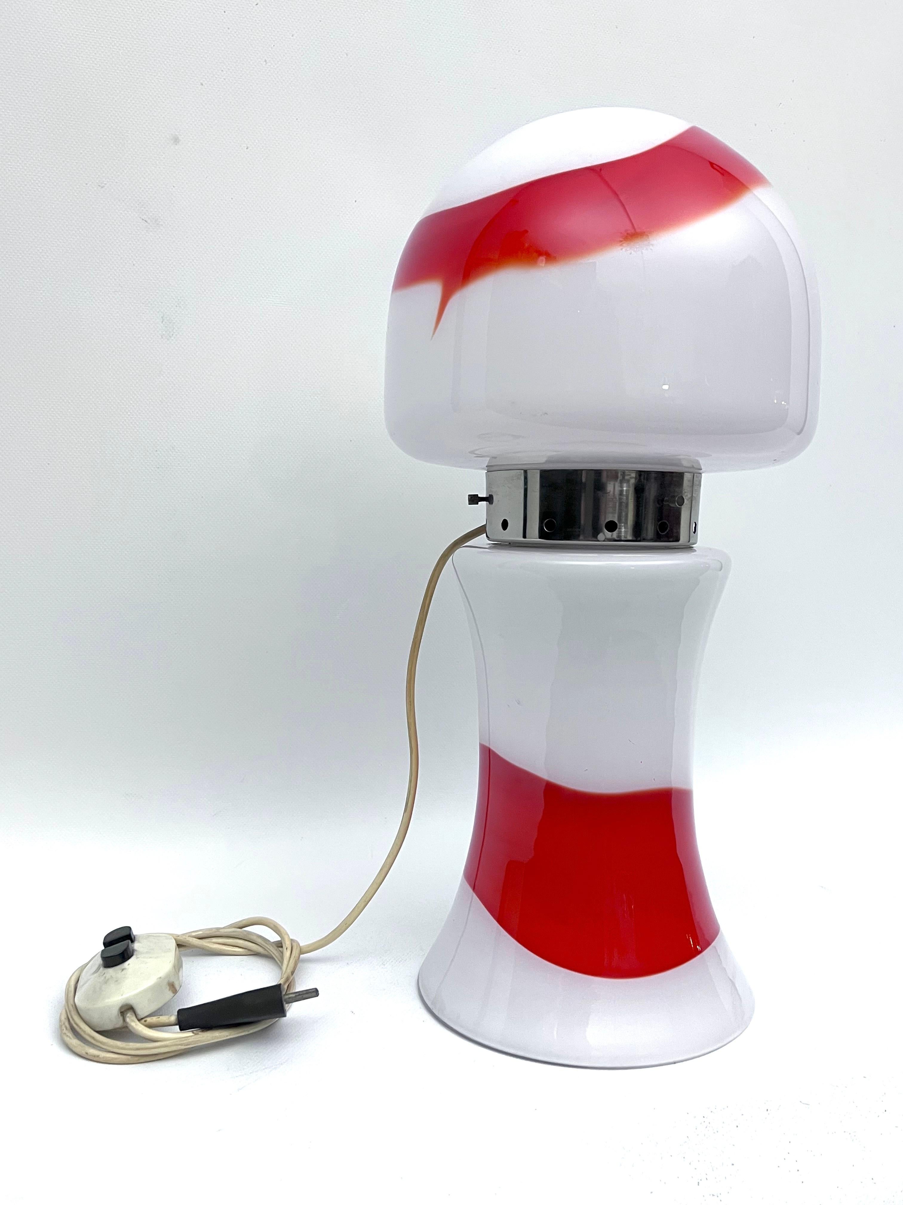 italien Lampe de table en verre de Murano de l'ère spatiale par Mazzega. Italie 1970 en vente