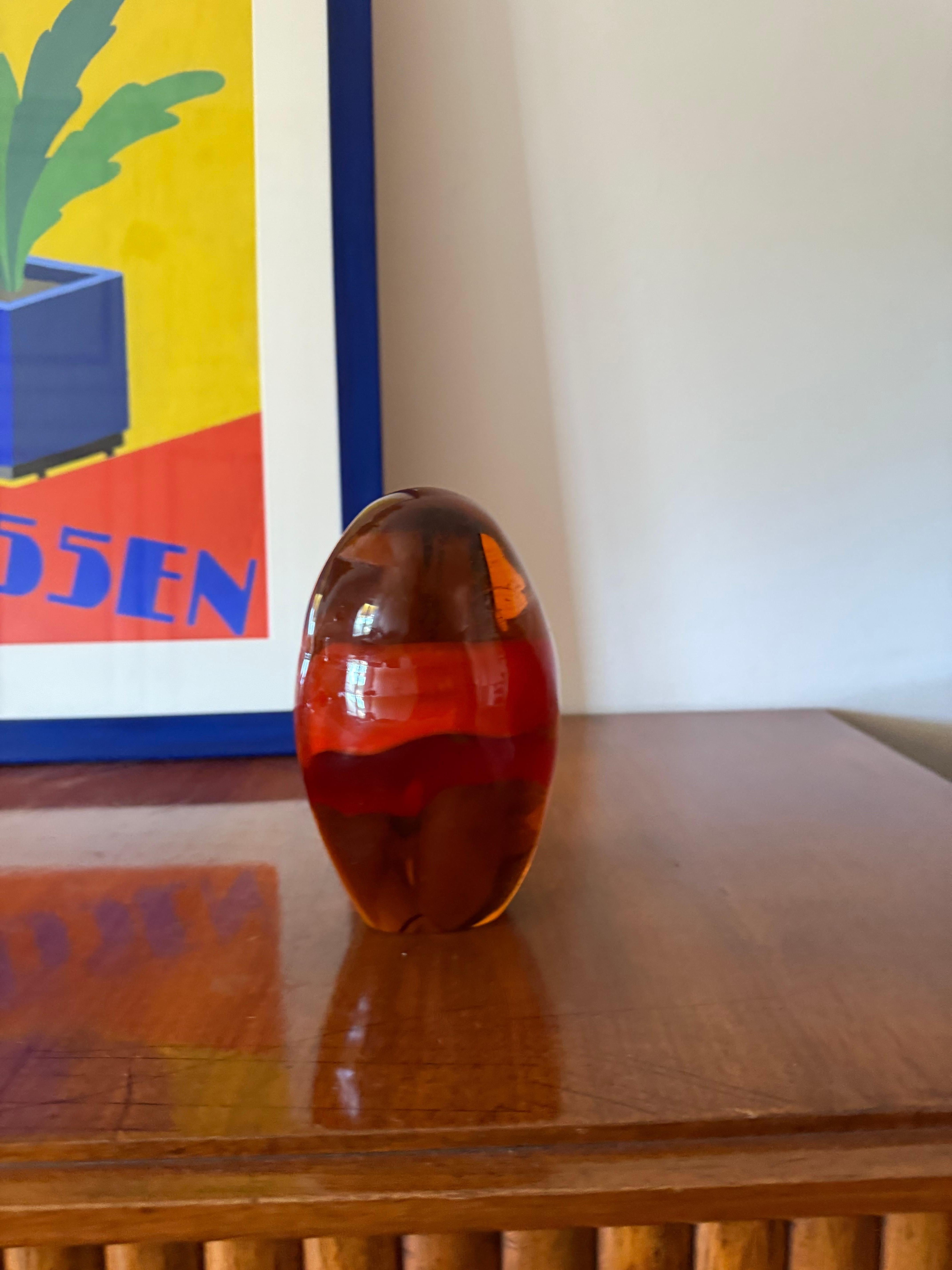 Space age Murano blown orange glass presse-papier

Italy 1960s

20 H x 12,5 × 8,5 cm

Conditions: excellent, consistent with age and use.