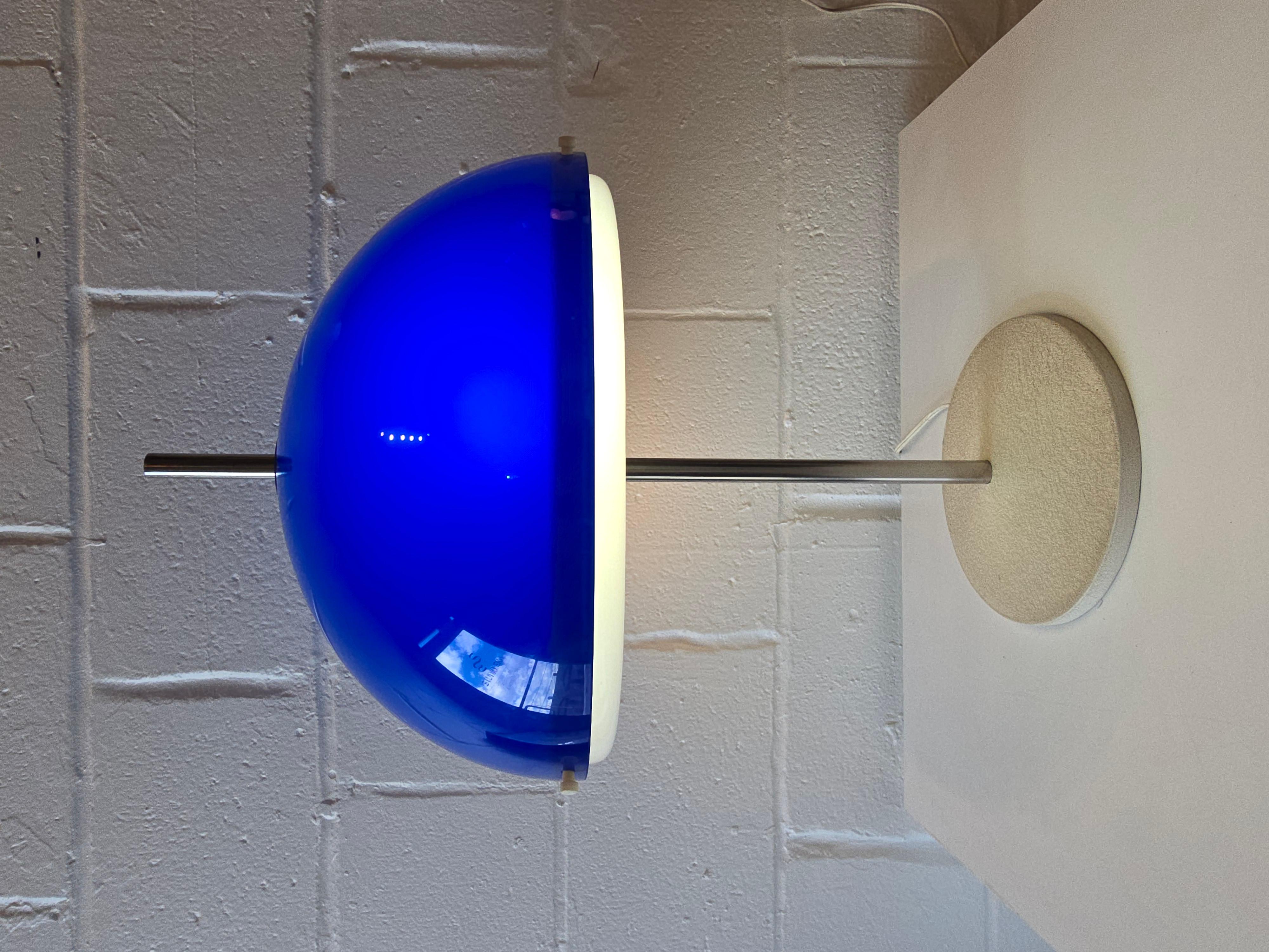 Americano Lampada da tavolo Space AGE a fungo in acrilico e cromo in vendita